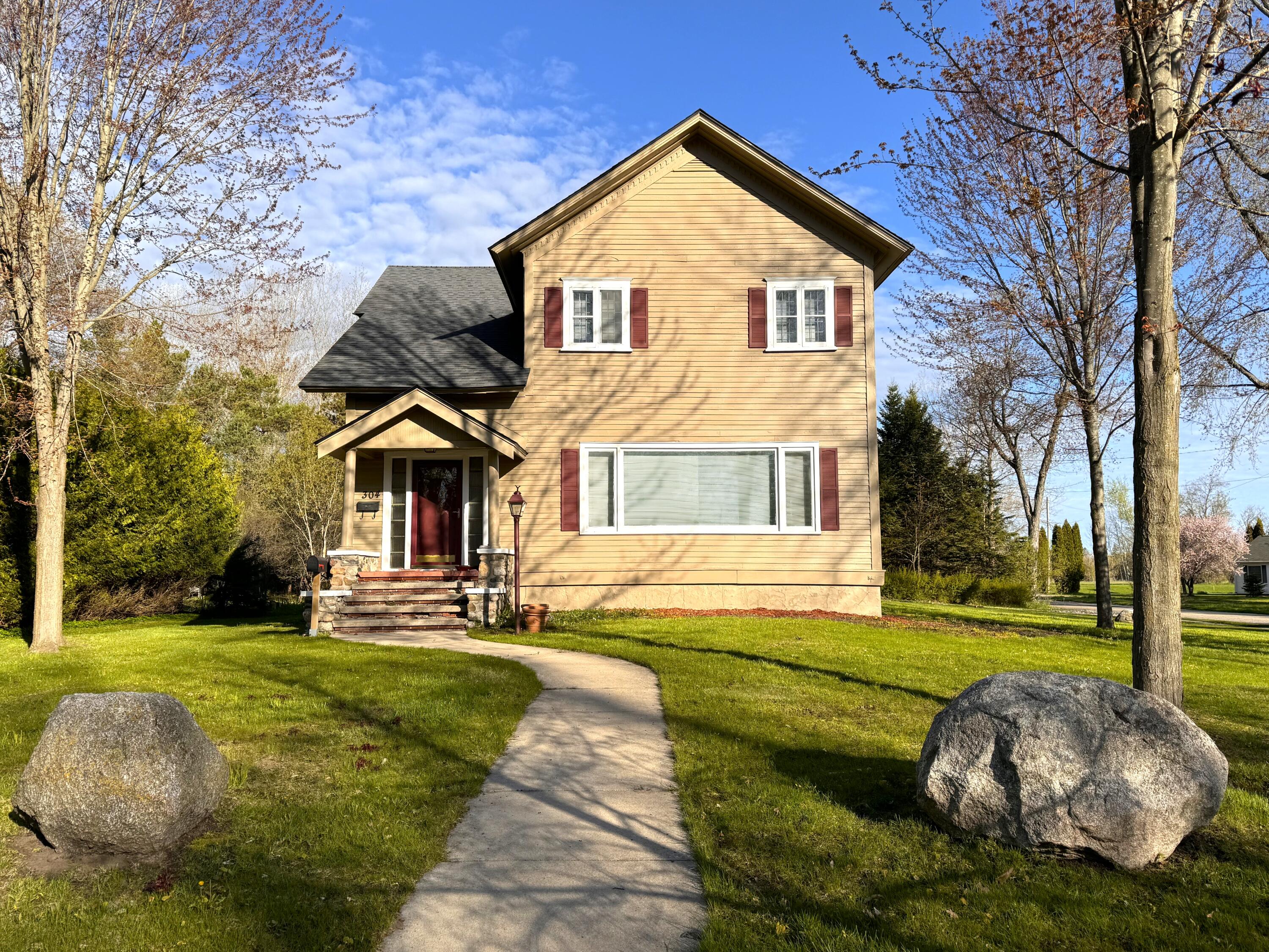 304 Young Street Cheboygan, MI 49721 - Photo 2 of 77 Gallery Image 2