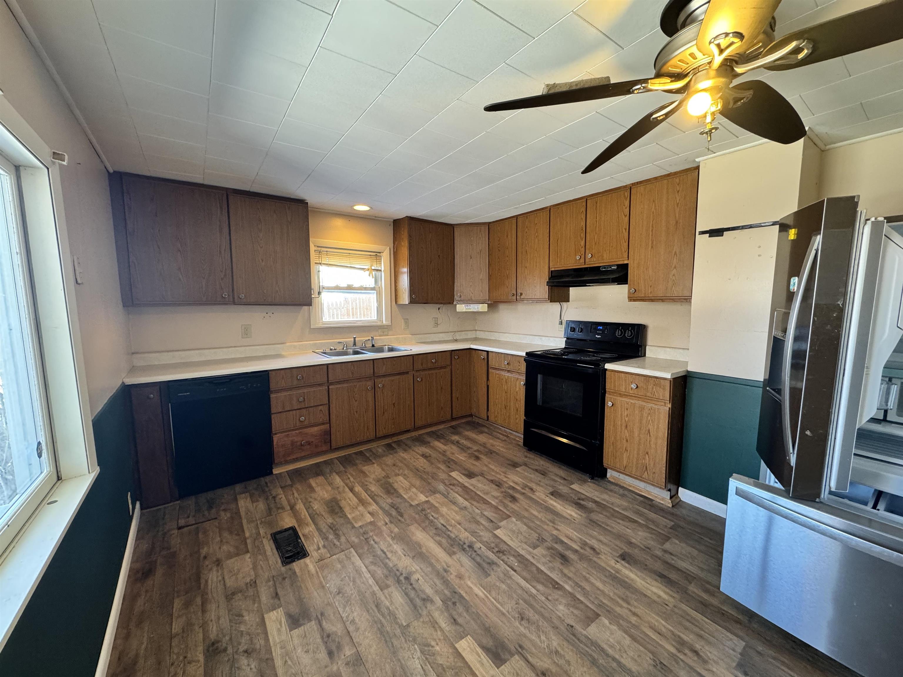 642 Howland Street Berlin, NH 03570 - Photo 16 of 34