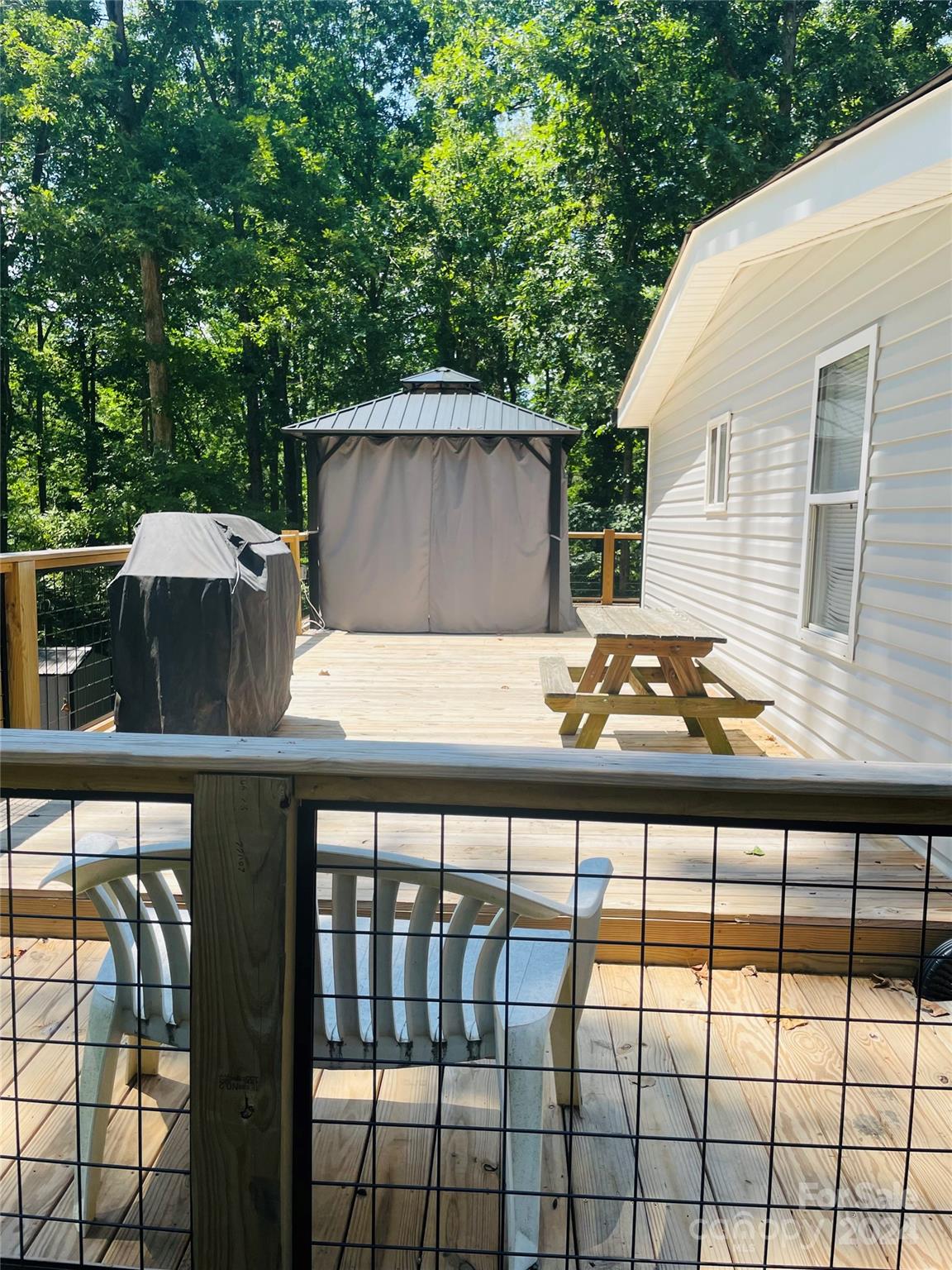 191 Old Hearth Road, Unit 29 Clover, SC 29710 - Photo 2 of 21 a backyard of a house with table and chairs