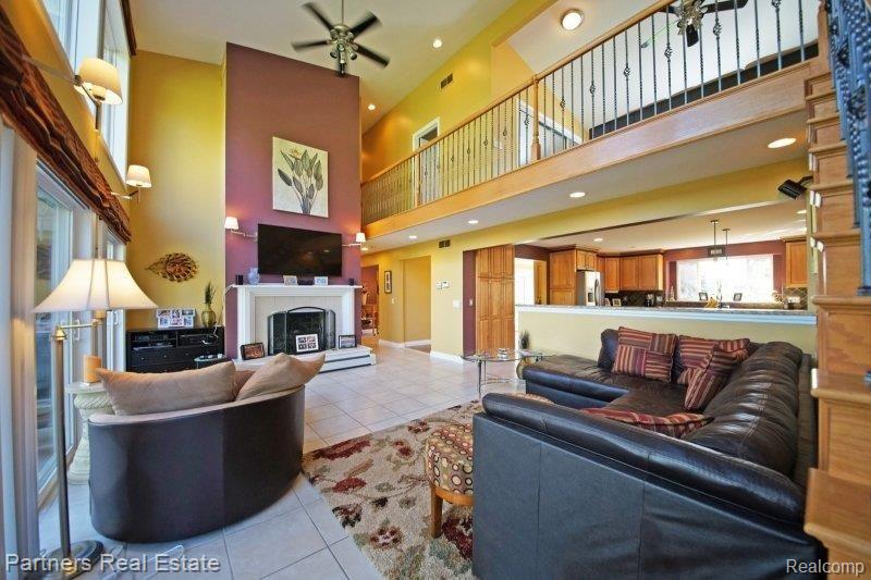 8351 Hilton Road Brighton, MI 48114 - Photo 6 of 33 great room