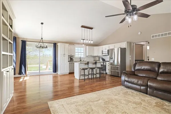 $649,900 | 4270 69th Highway, Lathrop, MO 64465