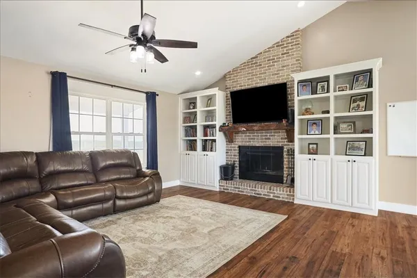 $649,900 | 4270 69th Highway, Lathrop, MO 64465