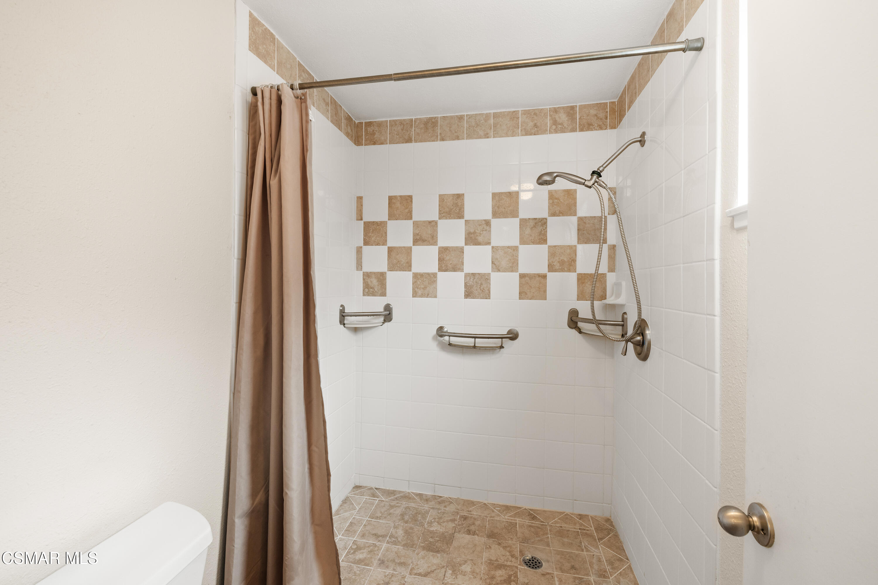 1877 Fred Avenue Simi Valley, CA 93065 - Photo 16 of 26 Fred Primary Bath 2