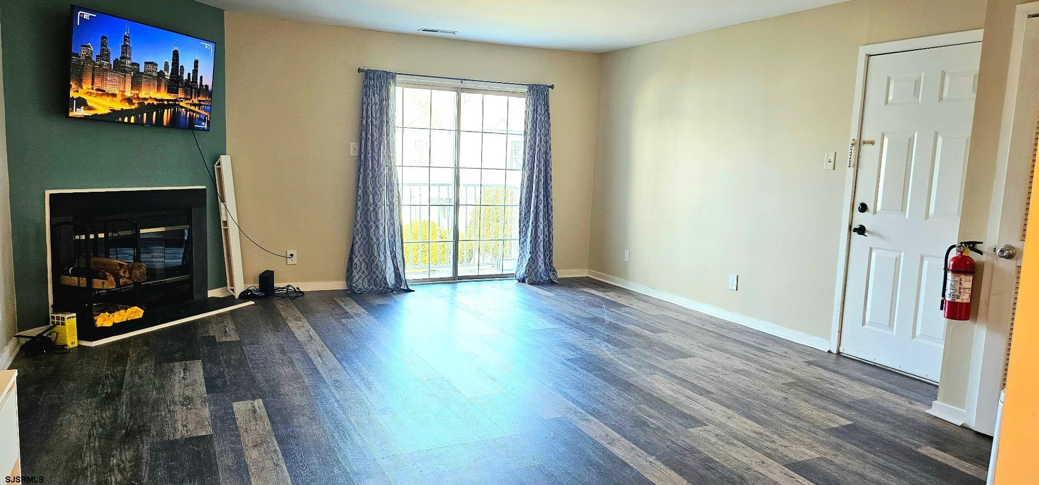 160 Heather Croft, Unit 160 Egg Harbor Township, NJ 08234 - Photo 7 of 12 a view of a room with wooden floor and a window