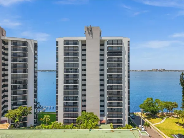 a view of a city street view