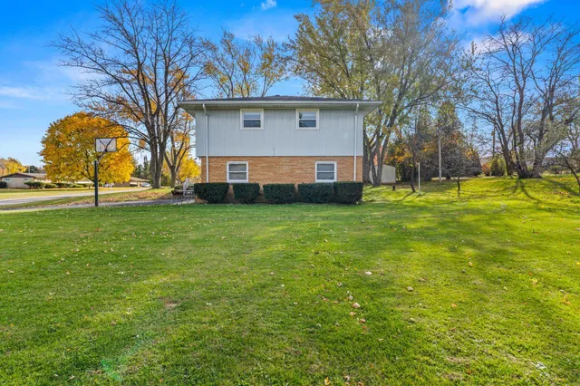 $400,000 | 3465 Wilshire Road, Brookfield, WI 53045