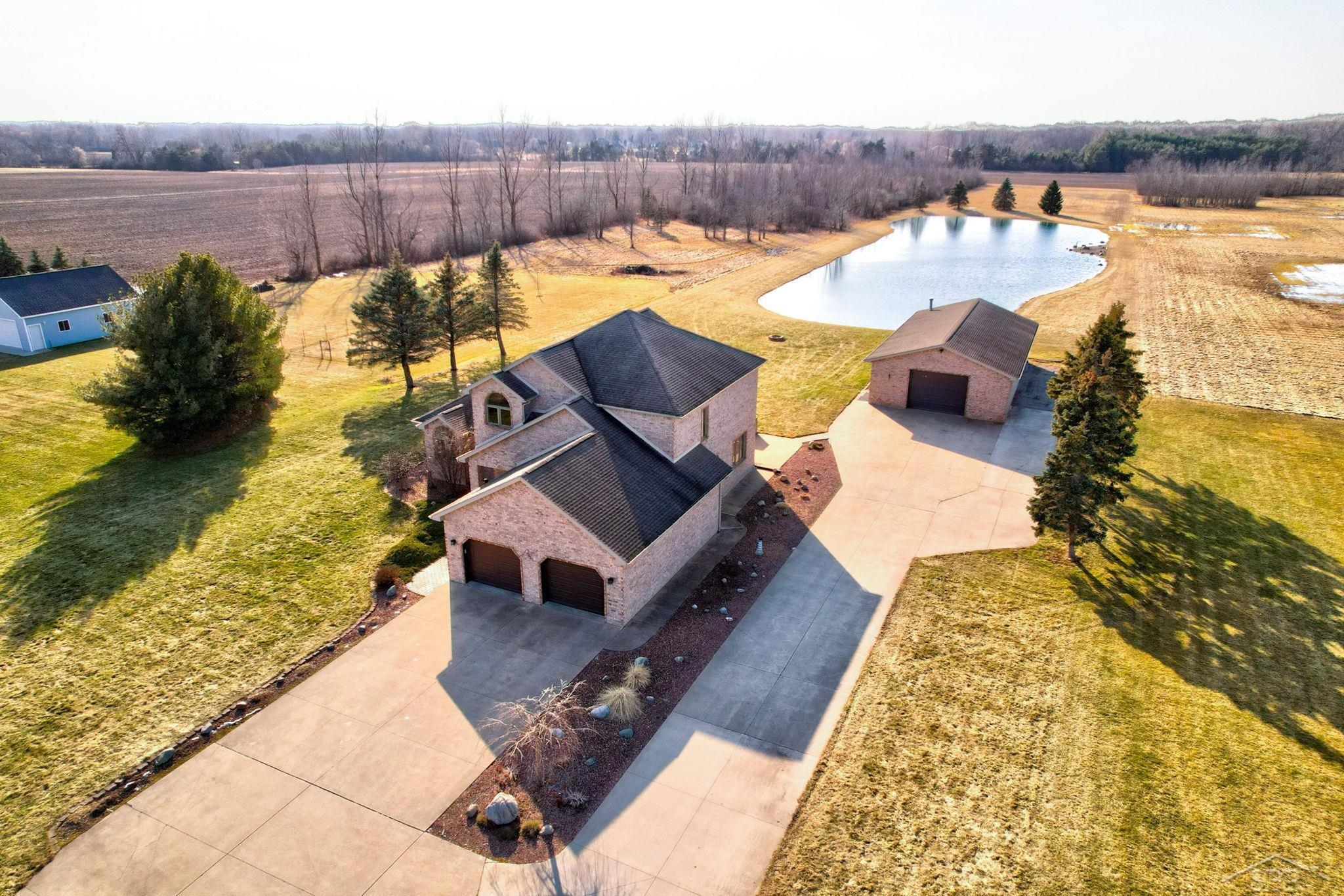 4637 Hackett Road Saginaw, MI 48603 - Photo 2 of 77 50134540-9957a420-5f2f-4dfc-a131-37bc22bf5d94.JPG
