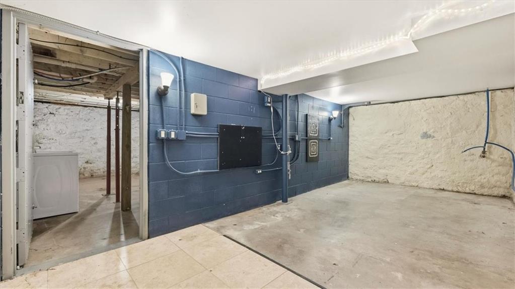 1039 Locust Street Kansas City, KS 66103 - Photo 8 of 25