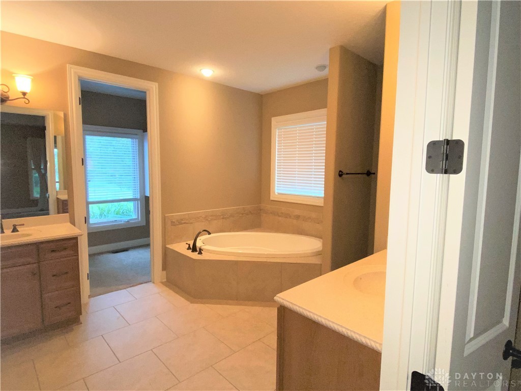 4017 Sable Ridge Drive Bellbrook, OH 45305 - Photo 18 of 71 Gallery Image 18