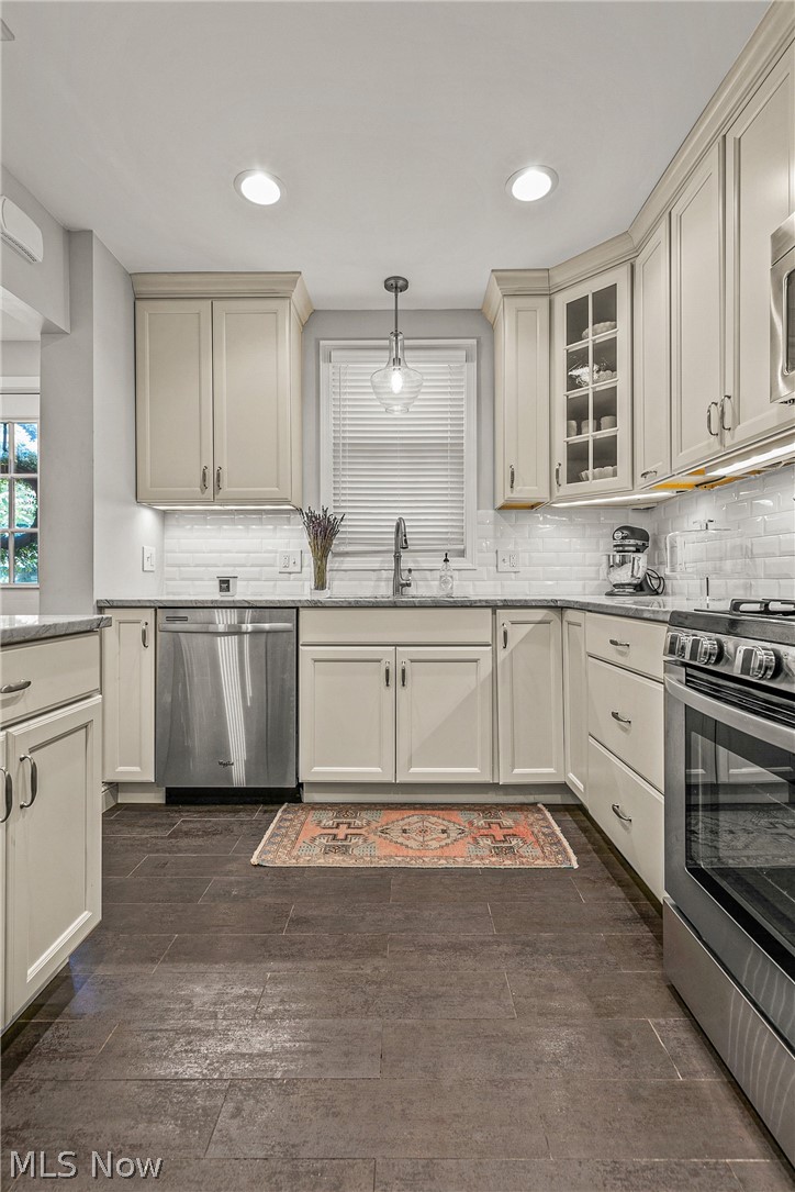 2631 Charney Road Cleveland, OH 44118 - Photo 15 of 31 Kitchen is stunning