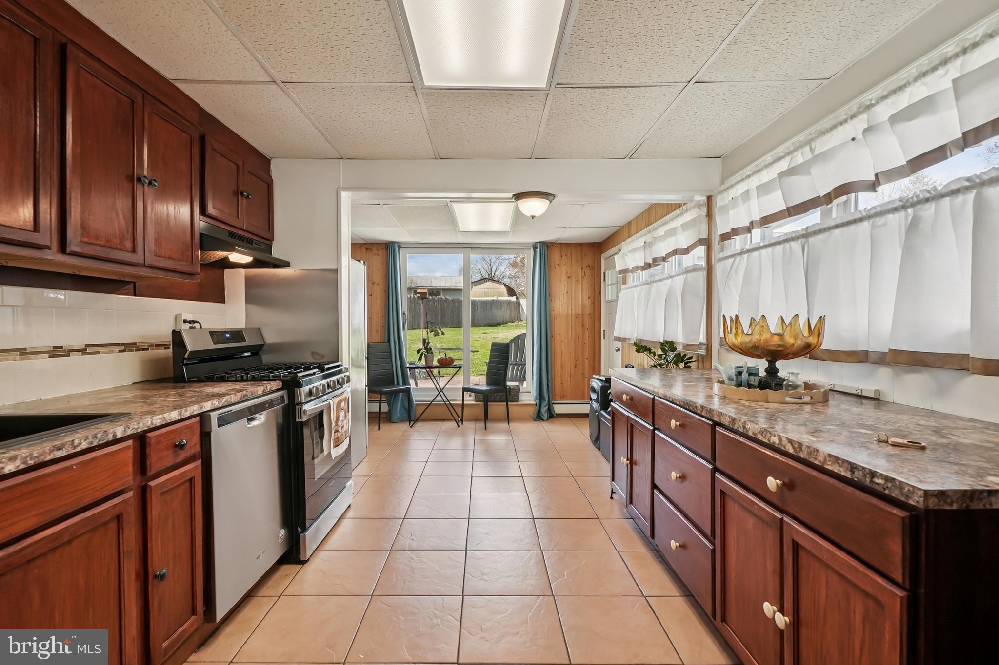 1005 Terrace Boulevard Ewing, NJ 08618 - Photo 12 of 34