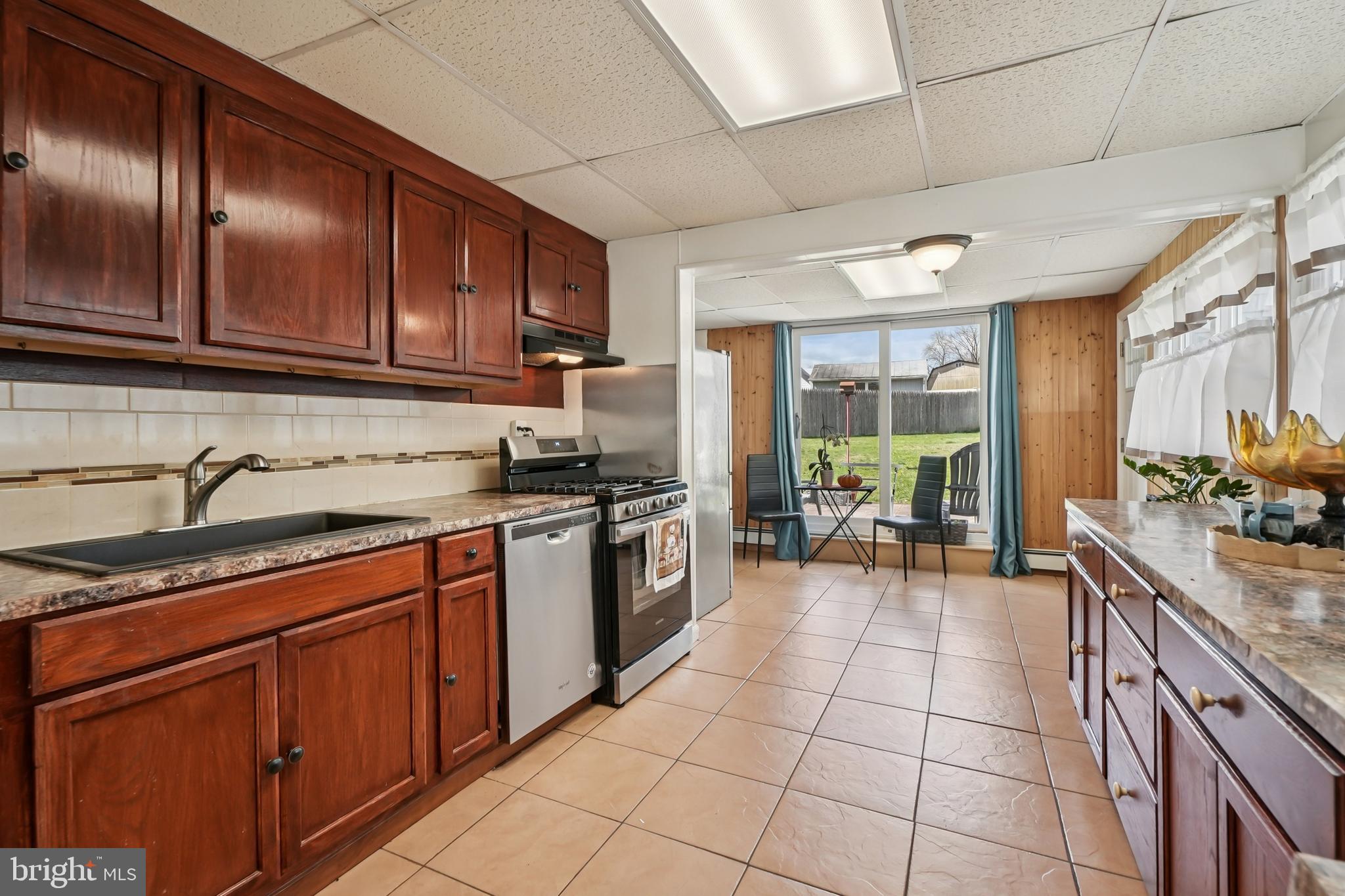 1005 Terrace Boulevard Ewing, NJ 08618 - Photo 13 of 34