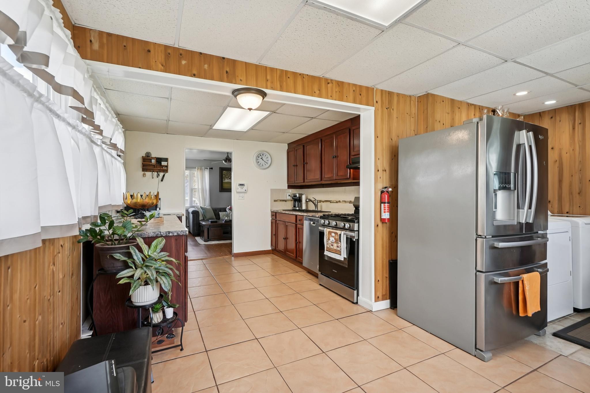 1005 Terrace Boulevard Ewing, NJ 08618 - Photo 9 of 34