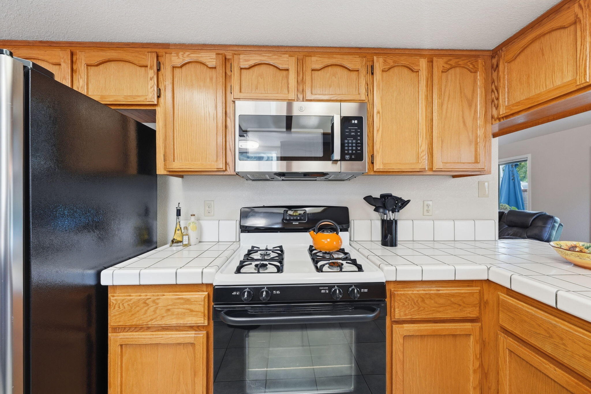 6834 Irving Road Redding, CA 96001 - Photo 8 of 26 Kitchen