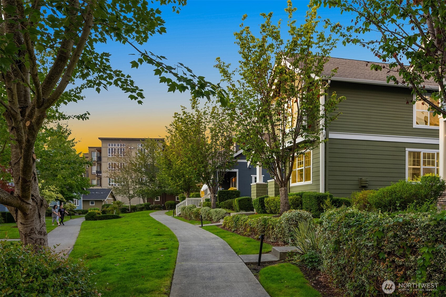 1748 25th Walk Northeast Issaquah, WA 98029 - Photo 37 of 40 a view of a house with a garden