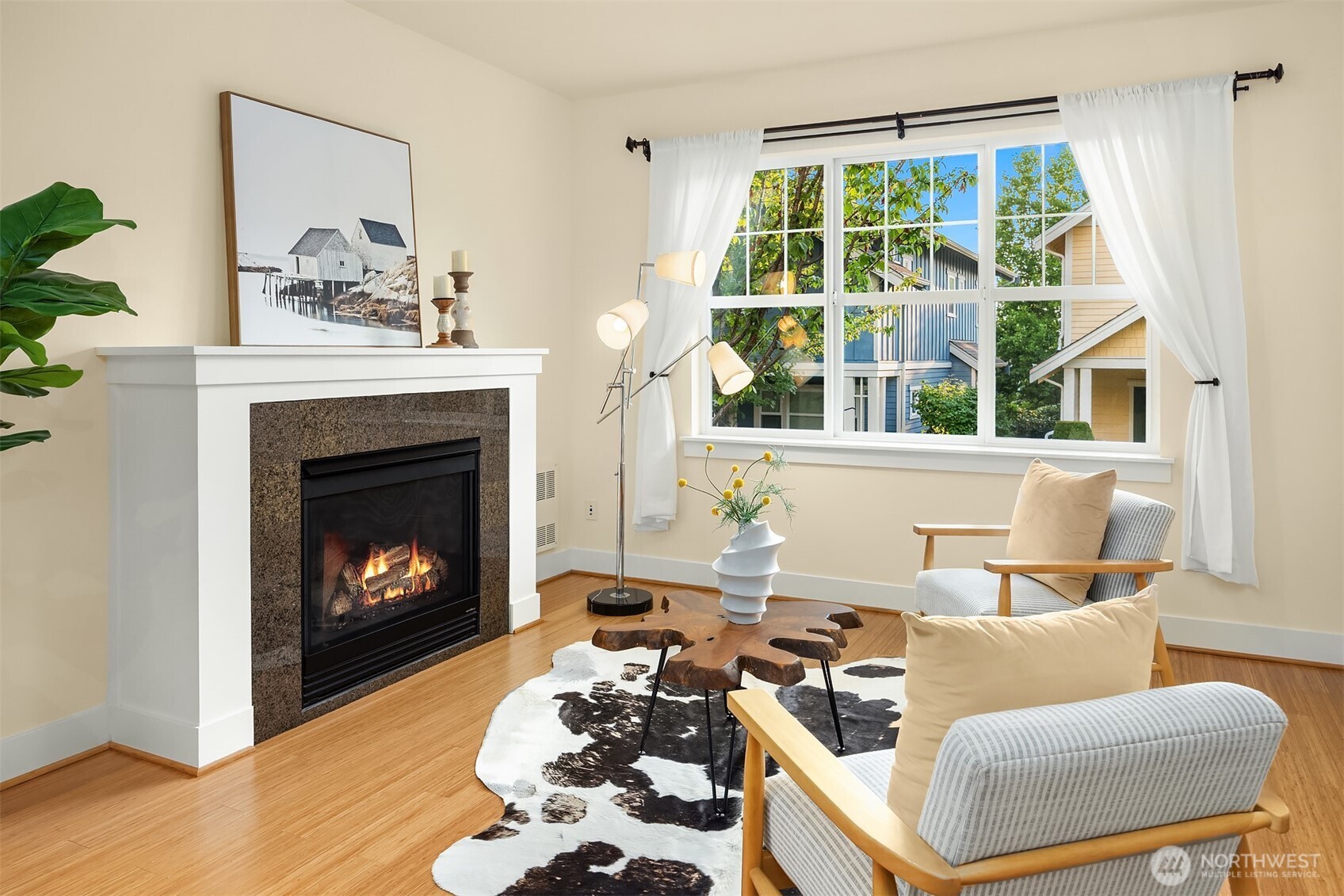 1748 25th Walk Northeast Issaquah, WA 98029 - Photo 4 of 40 a living room with furniture and a fireplace