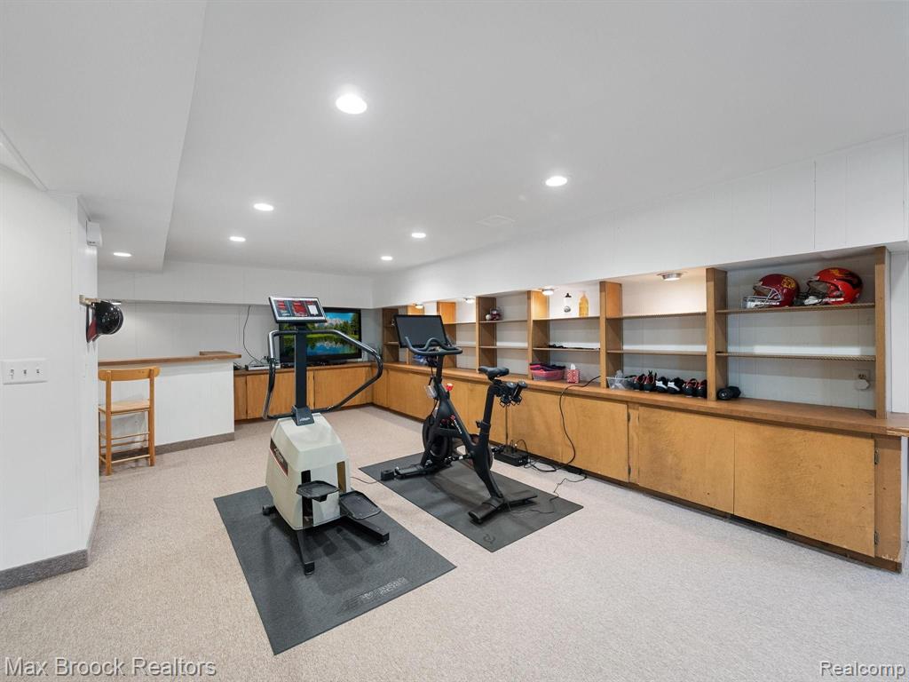 4793 South Valleyview Road West Bloomfield, MI 48323 - Photo 45 of 58 Gallery Image 45