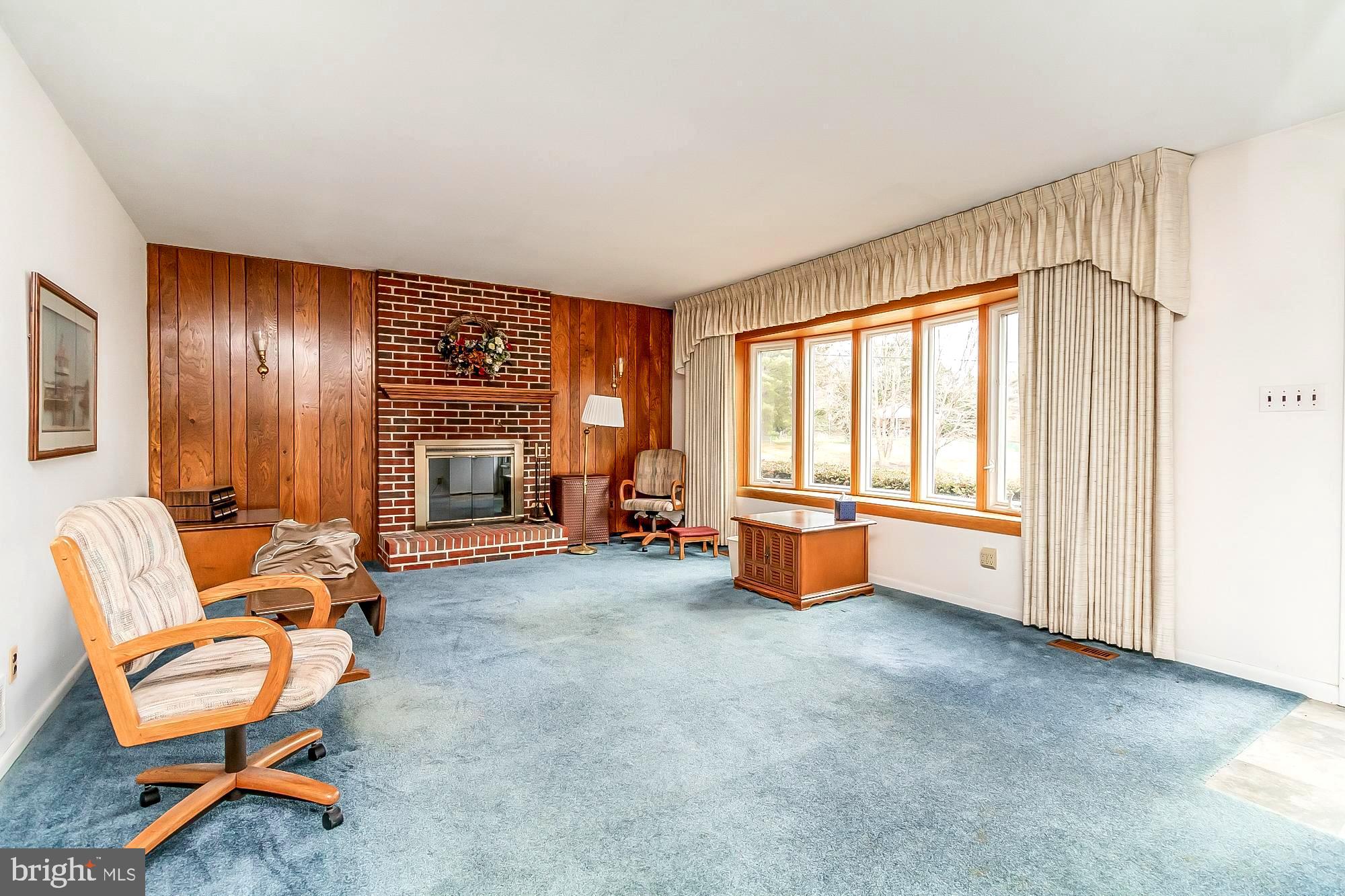 11000 Gateview Road Cockeysville, MD 21030 - Photo 13 of 47 Living room has wood burning fireplace.