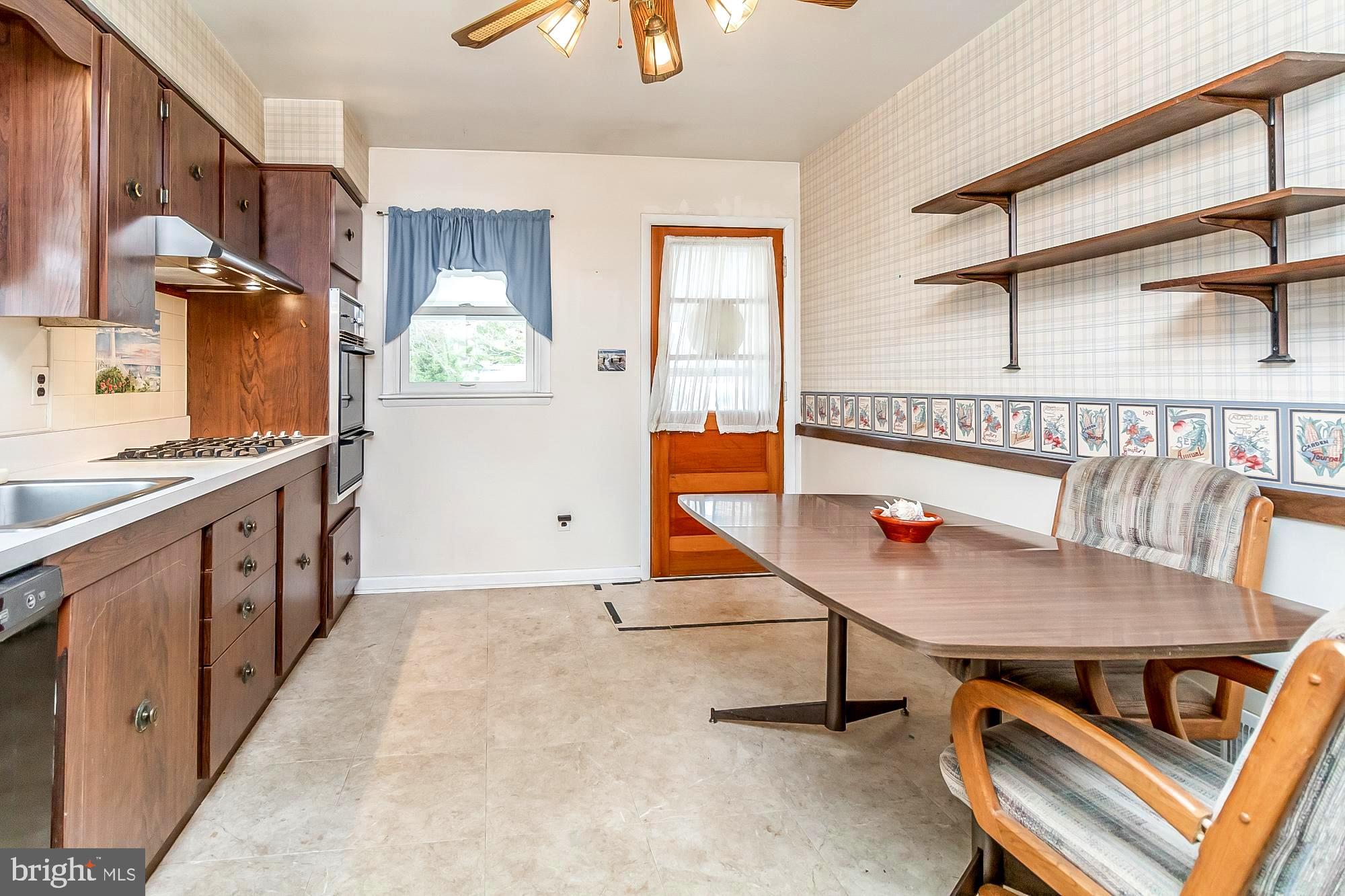 11000 Gateview Road Cockeysville, MD 21030 - Photo 18 of 47 Door from kitchen to outside patio/carport