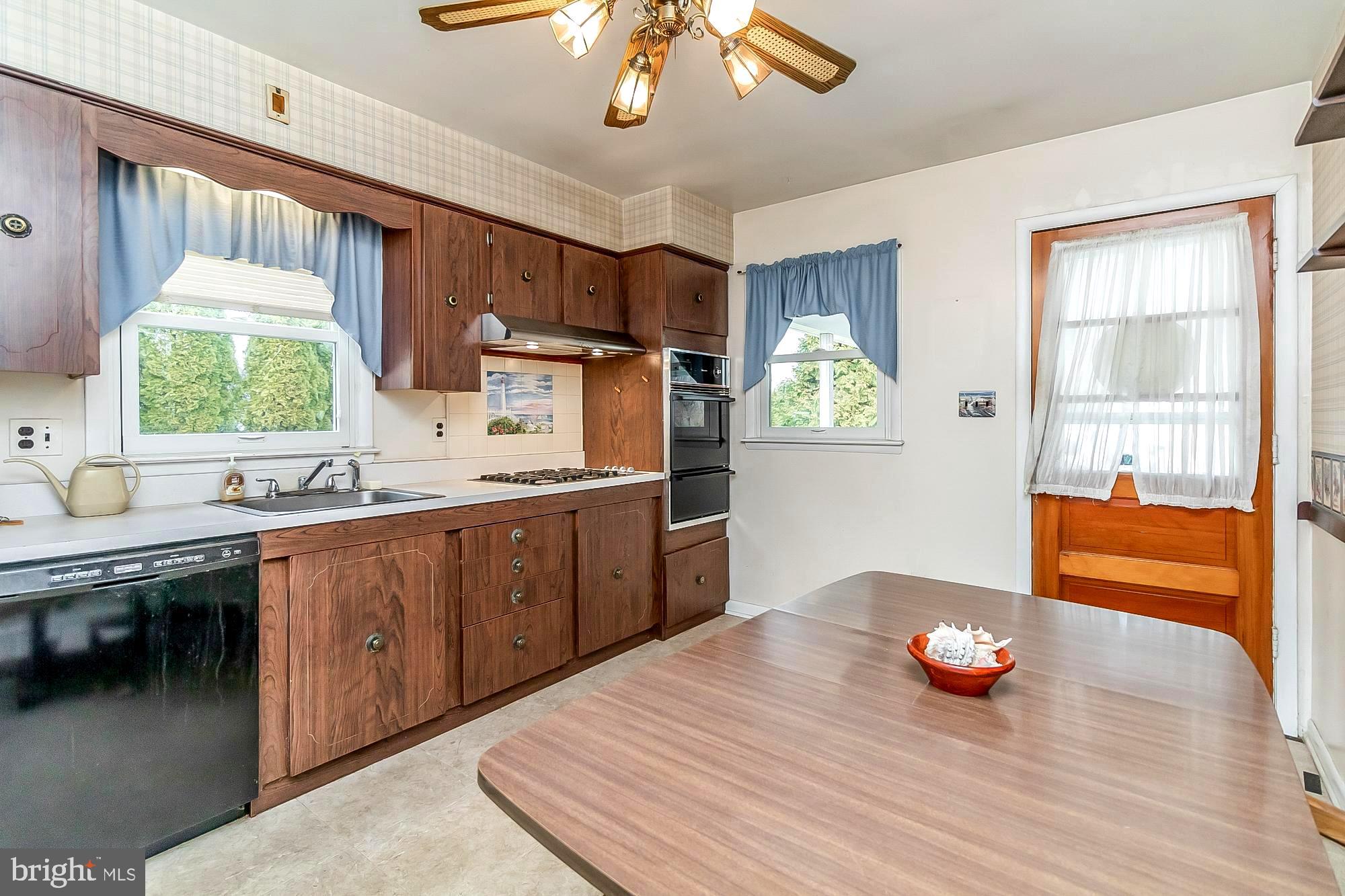 11000 Gateview Road Cockeysville, MD 21030 - Photo 19 of 47 Kitchen w/all appliances