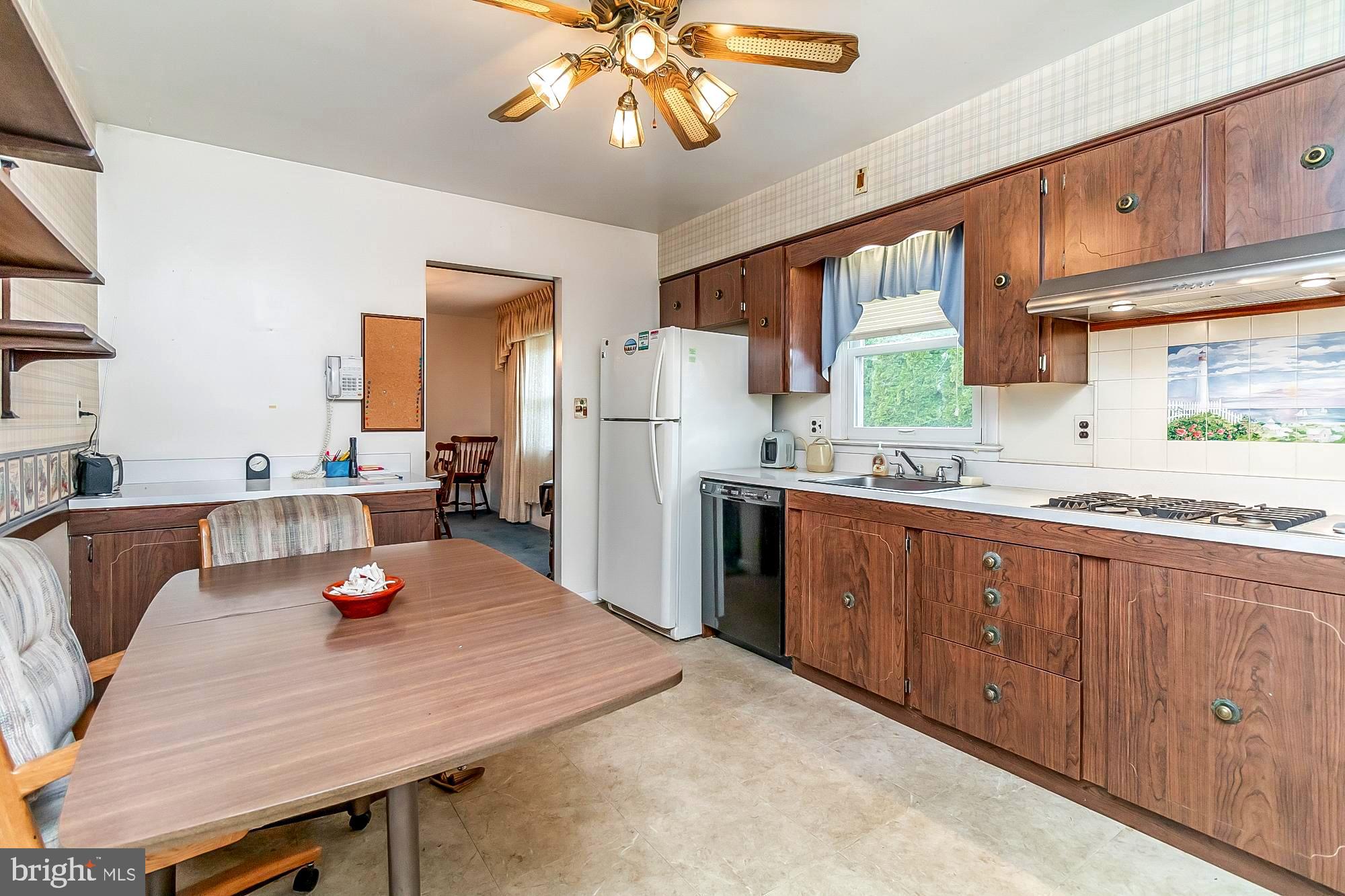 11000 Gateview Road Cockeysville, MD 21030 - Photo 20 of 47 Eat in kitchen