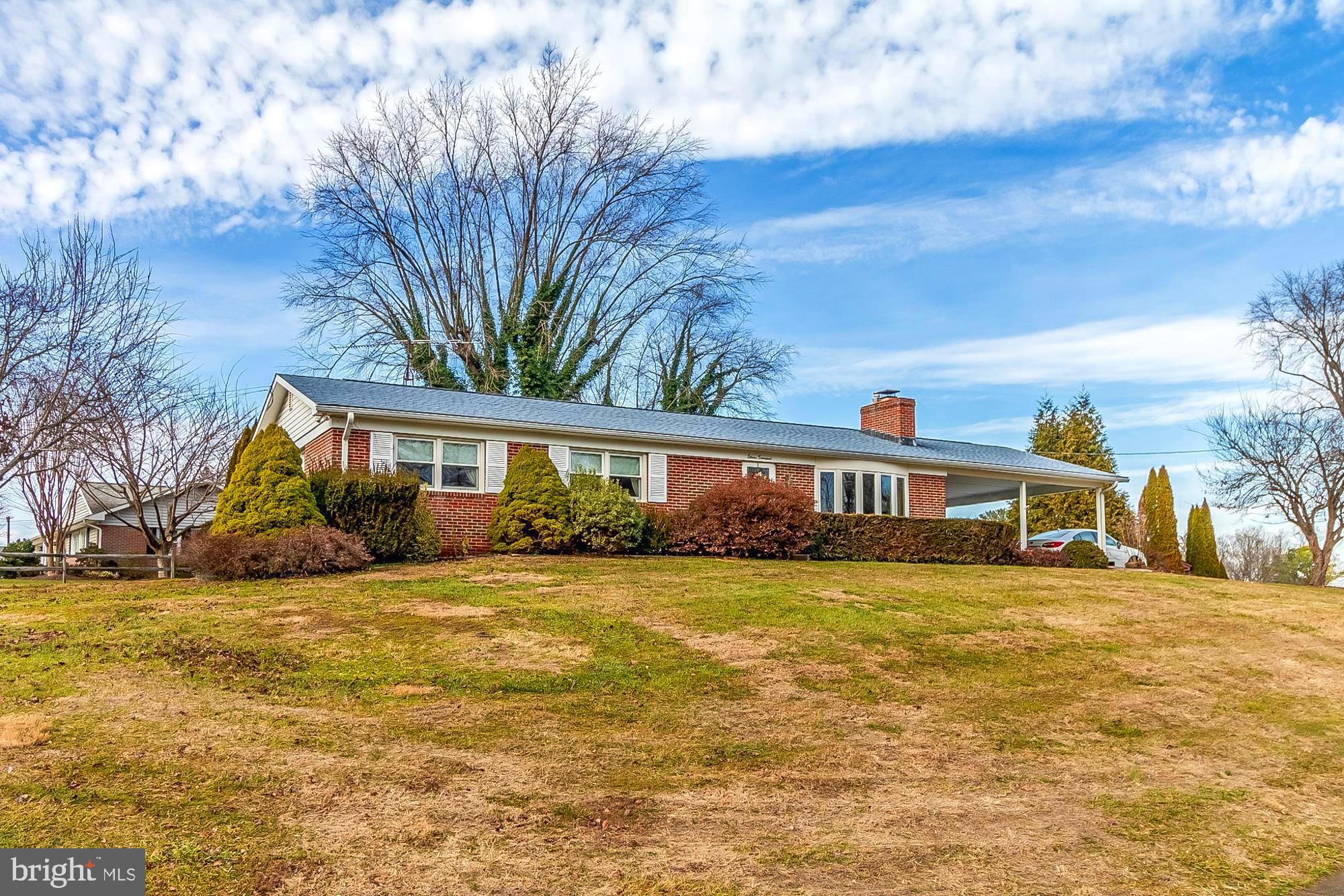 11000 Gateview Road Cockeysville, MD 21030 - Photo 2 of 47 Gently sloped front yard