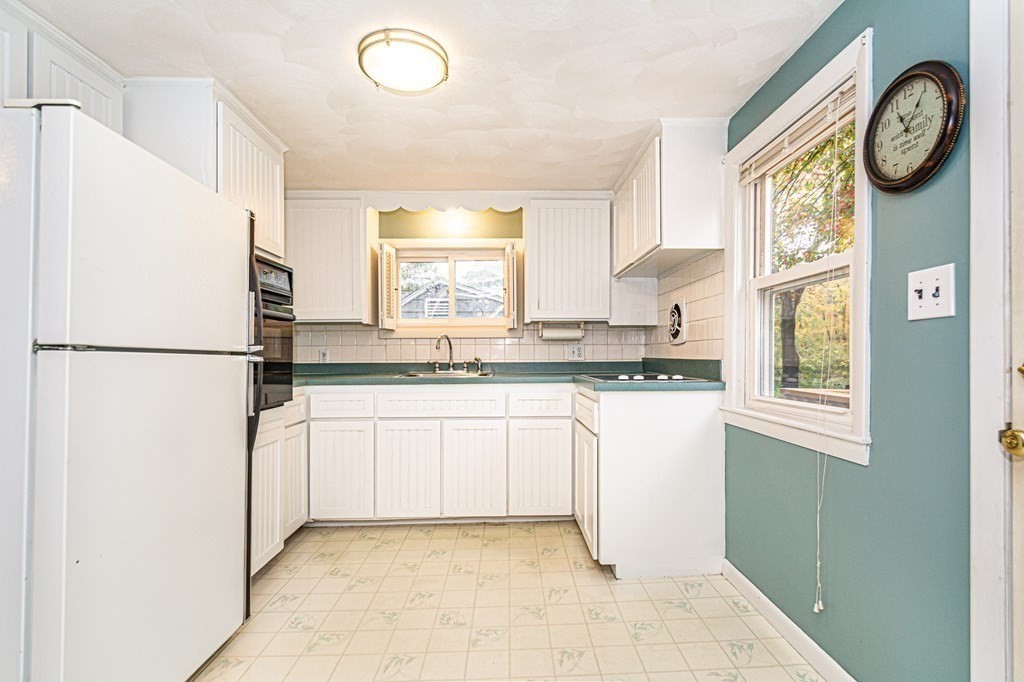 17 Leland Road North Reading, MA 01864 - Photo 14 of 42 Gallery Image 14