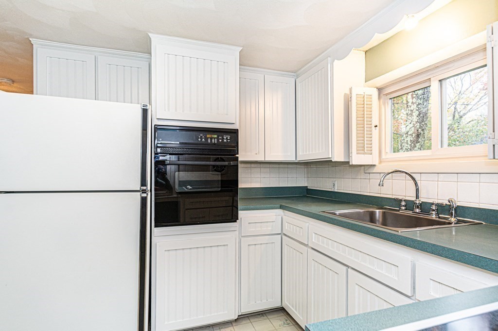 17 Leland Road North Reading, MA 01864 - Photo 17 of 42 Gallery Image 17