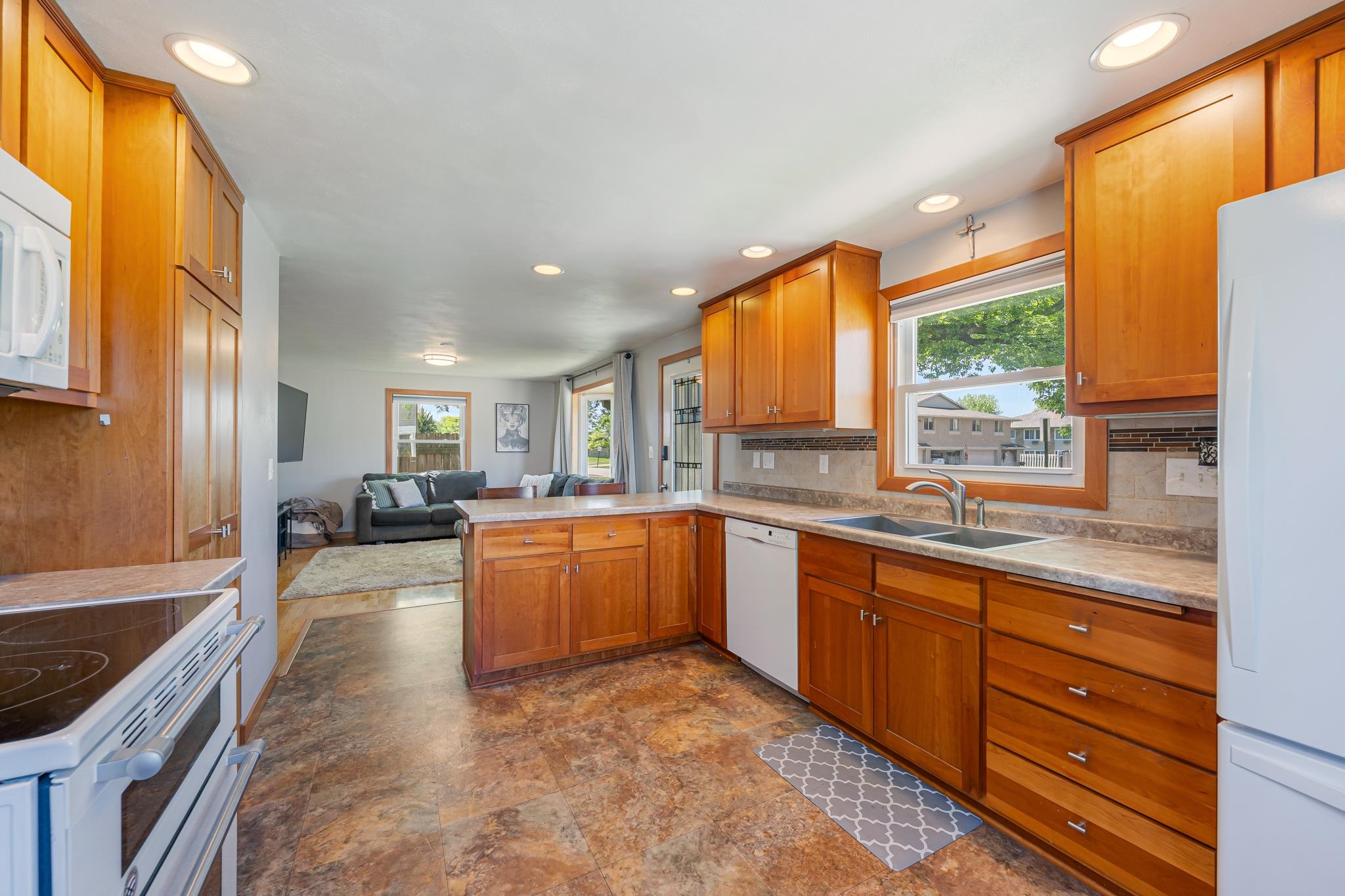 1932 Maplecrest Drive Appleton, WI 54915 - Photo 8 of 43
