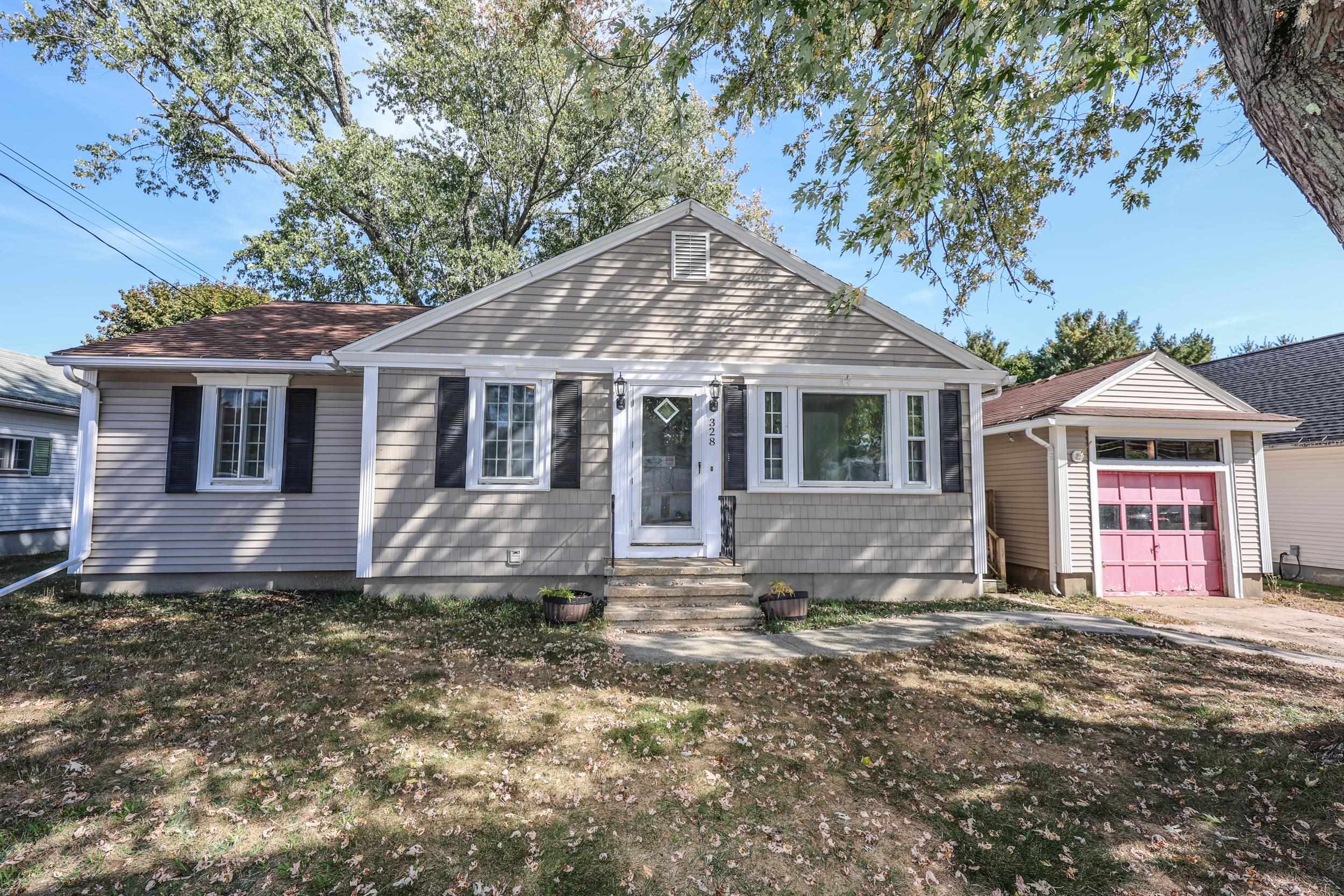 328 South Mammoth Road Manchester, NH 03109 - Photo 1 of 43