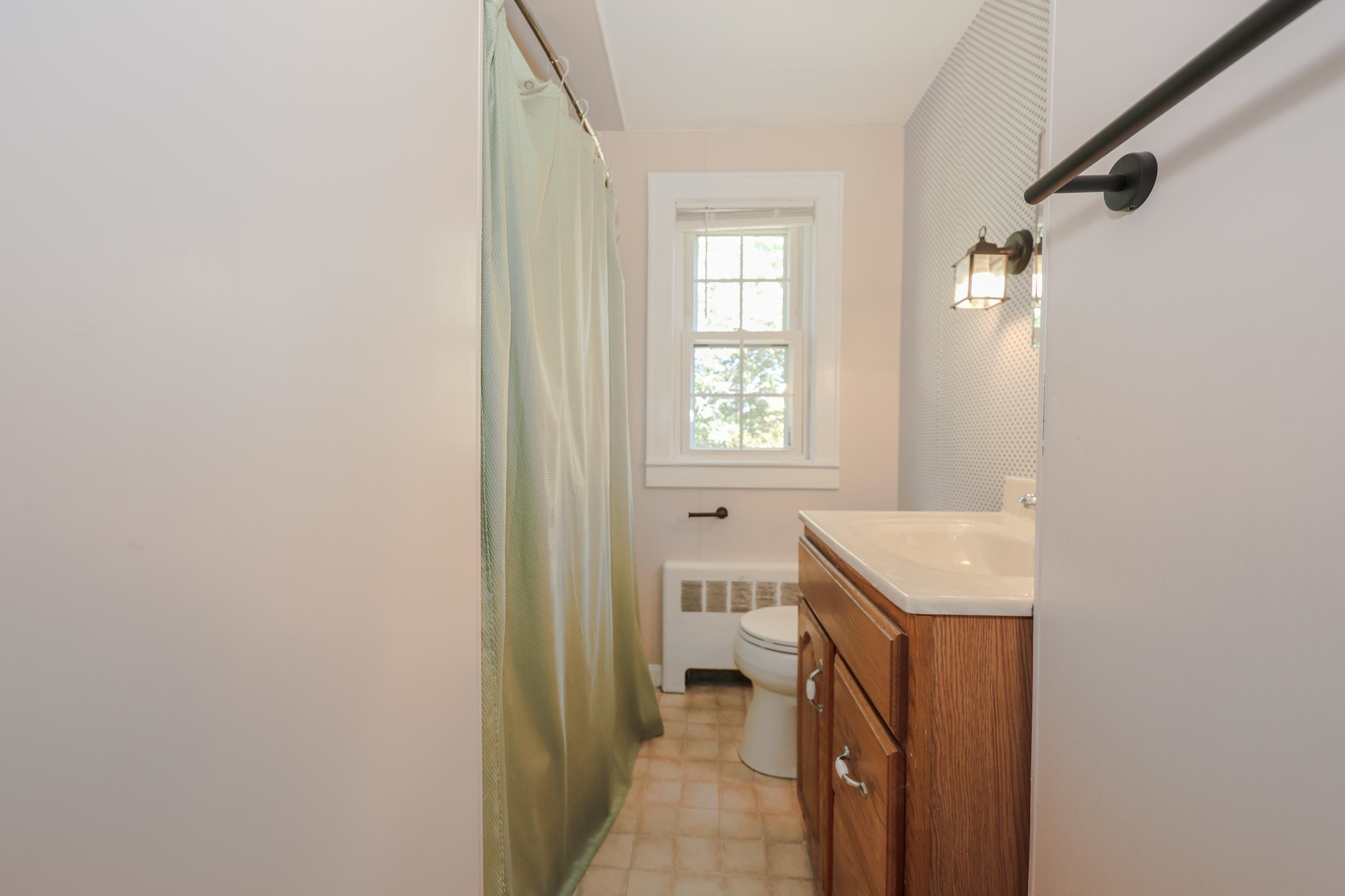 328 South Mammoth Road Manchester, NH 03109 - Photo 15 of 43