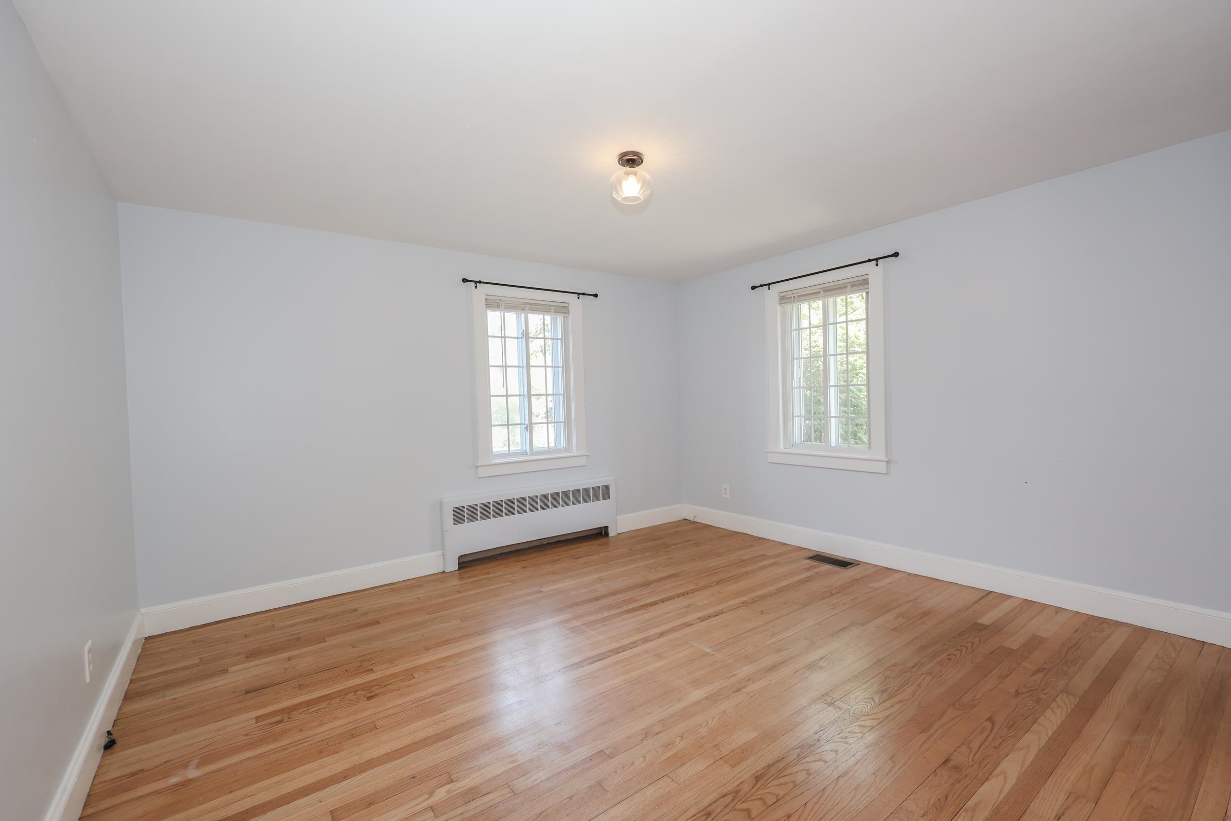 328 South Mammoth Road Manchester, NH 03109 - Photo 16 of 43
