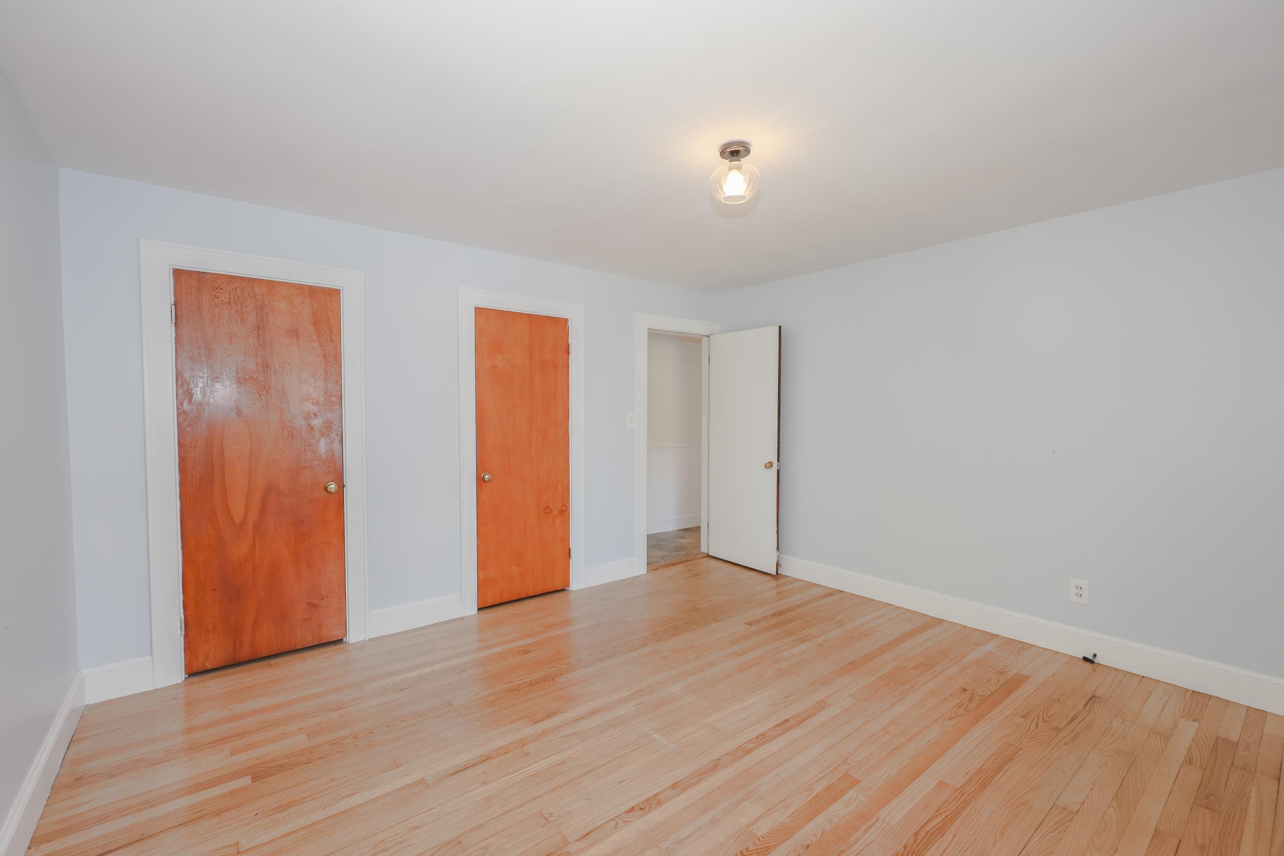 328 South Mammoth Road Manchester, NH 03109 - Photo 17 of 43