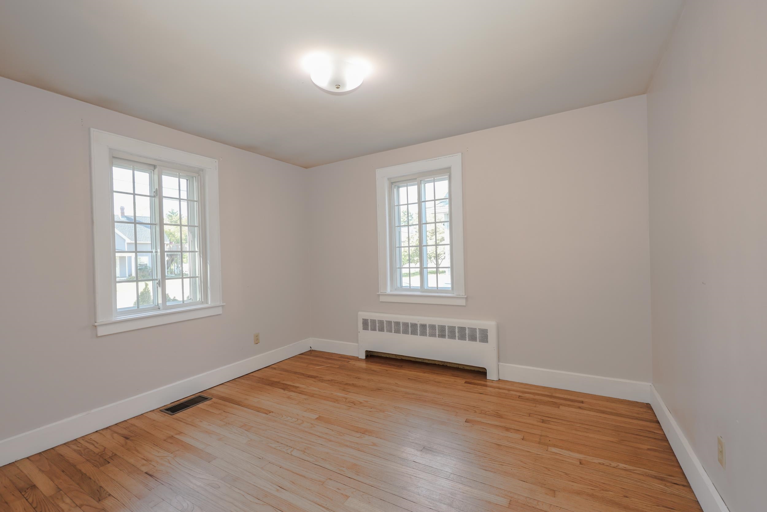 328 South Mammoth Road Manchester, NH 03109 - Photo 19 of 43