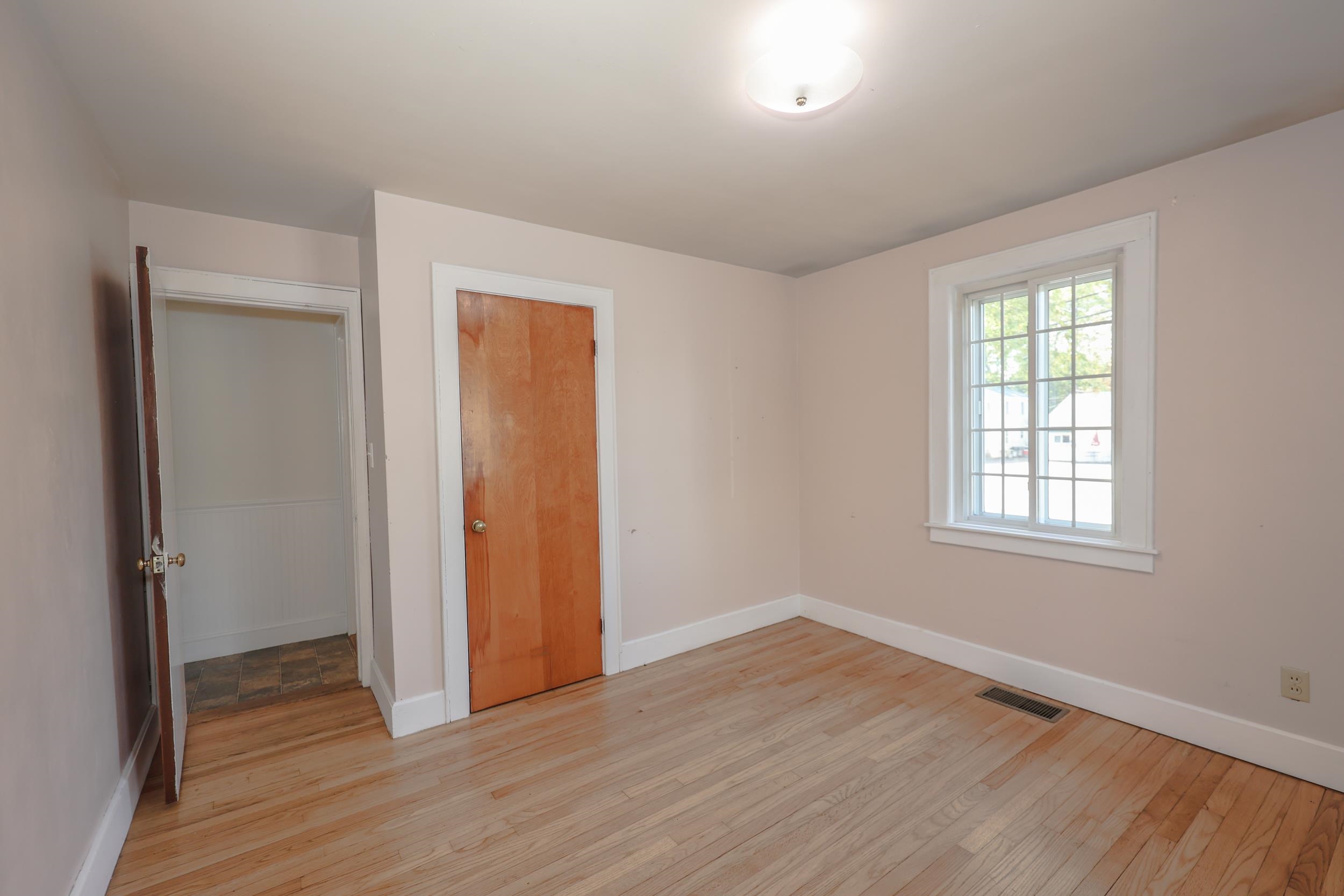 328 South Mammoth Road Manchester, NH 03109 - Photo 20 of 43