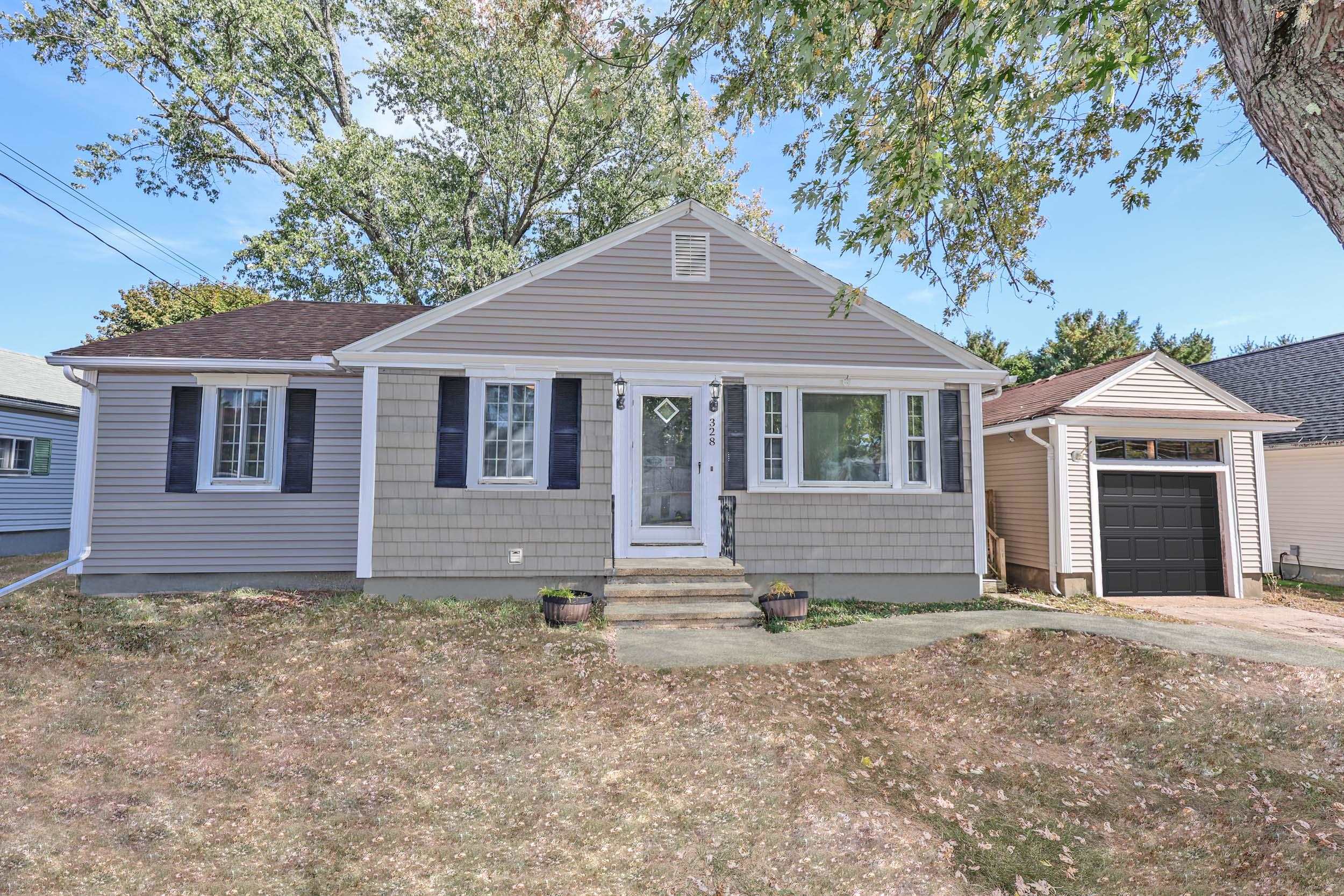 328 South Mammoth Road Manchester, NH 03109 - Photo 2 of 43