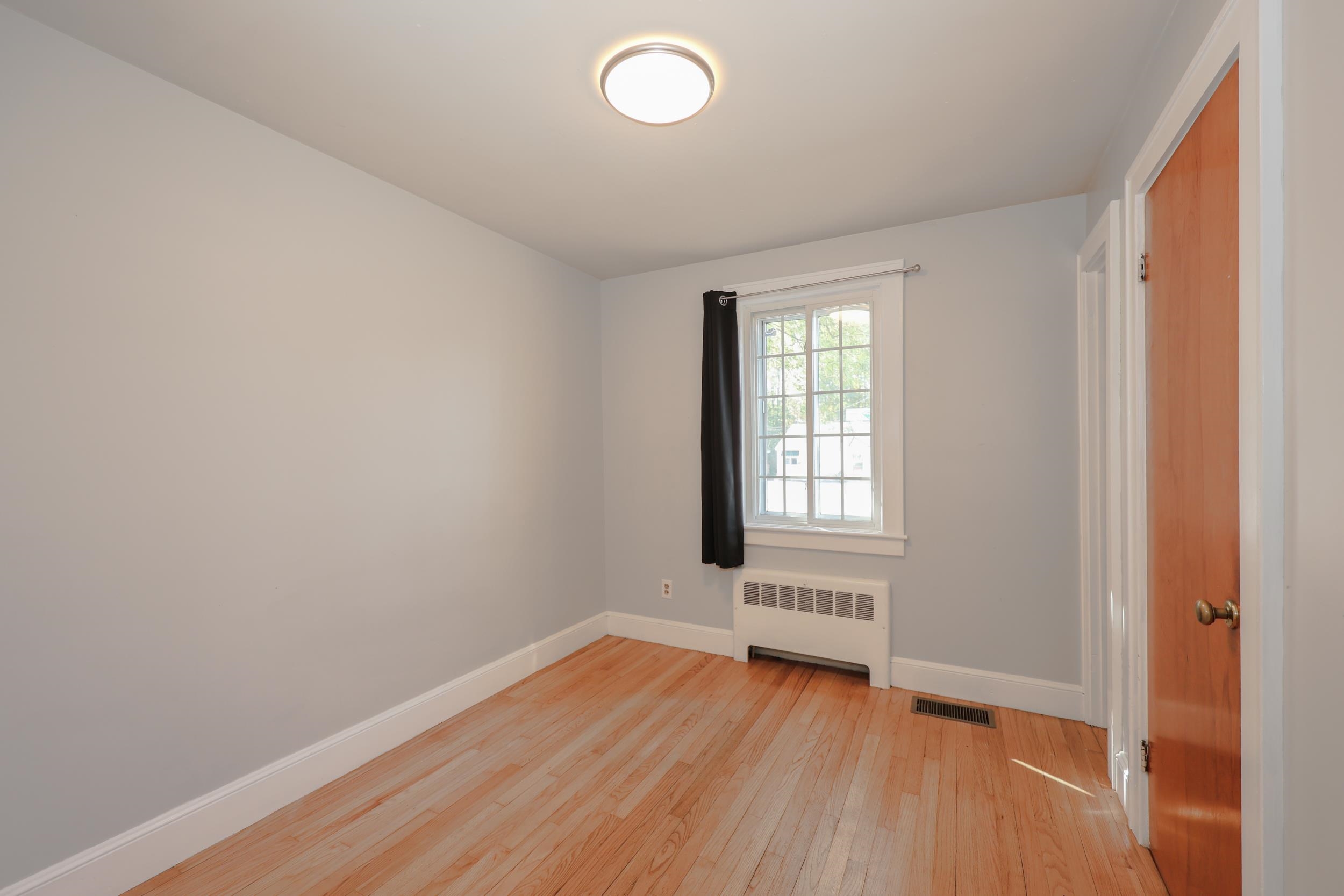 328 South Mammoth Road Manchester, NH 03109 - Photo 23 of 43