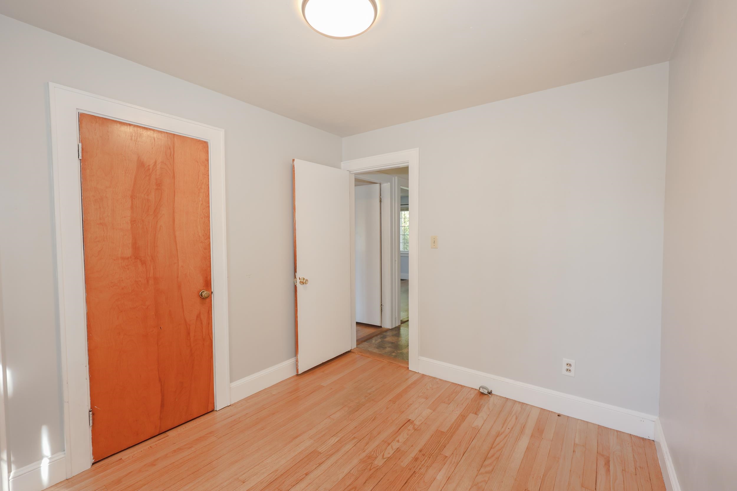 328 South Mammoth Road Manchester, NH 03109 - Photo 24 of 43