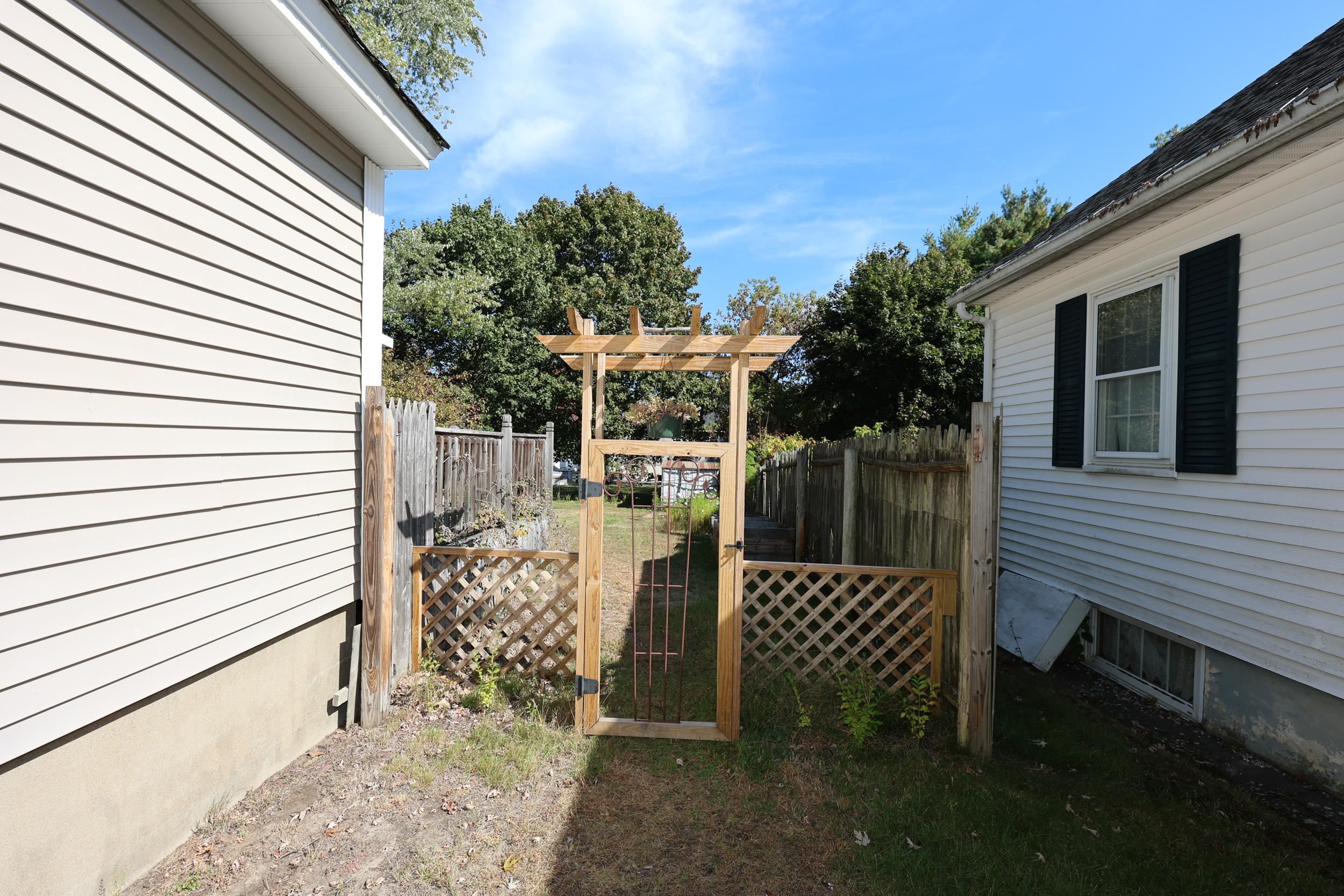 328 South Mammoth Road Manchester, NH 03109 - Photo 36 of 43