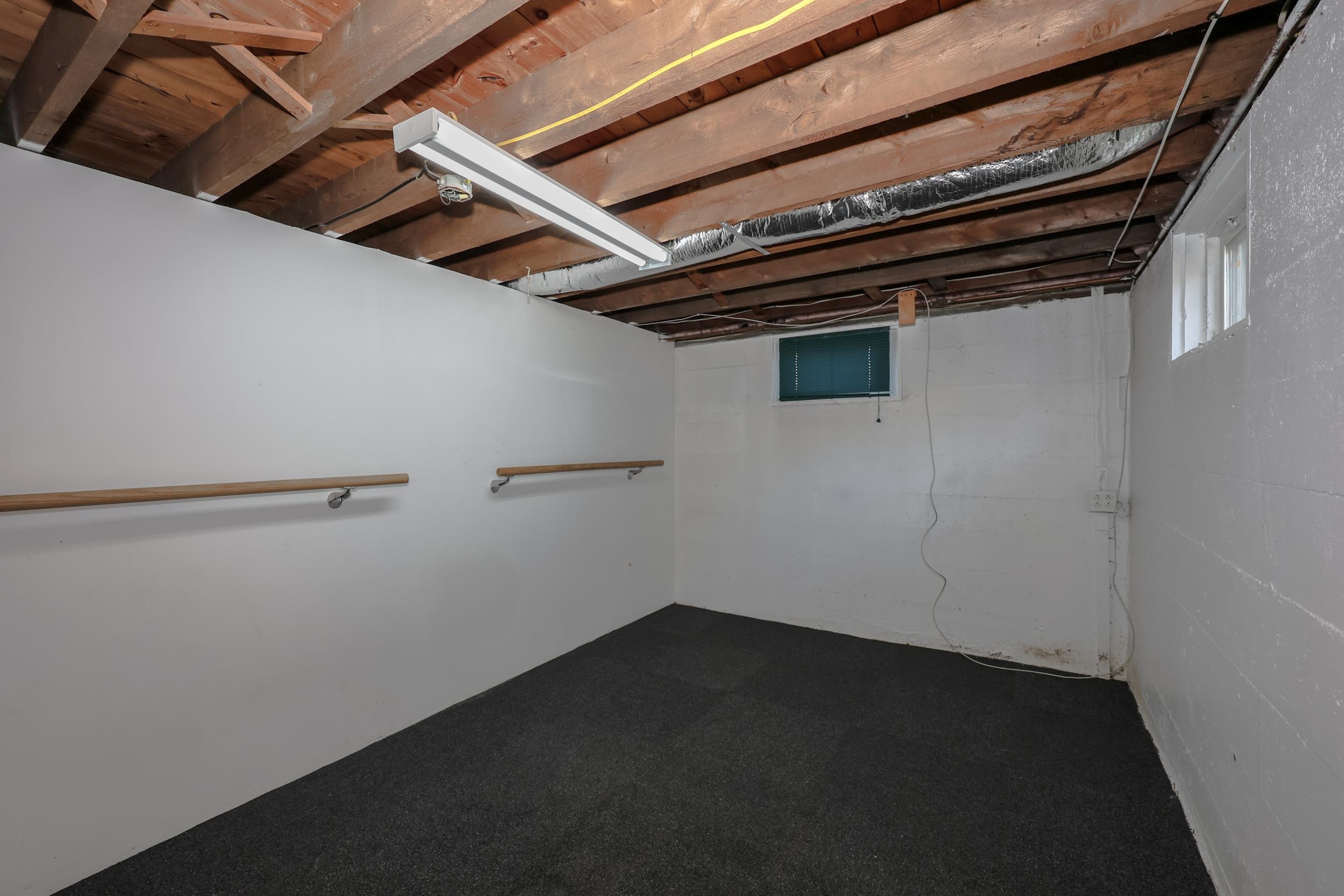 328 South Mammoth Road Manchester, NH 03109 - Photo 39 of 43