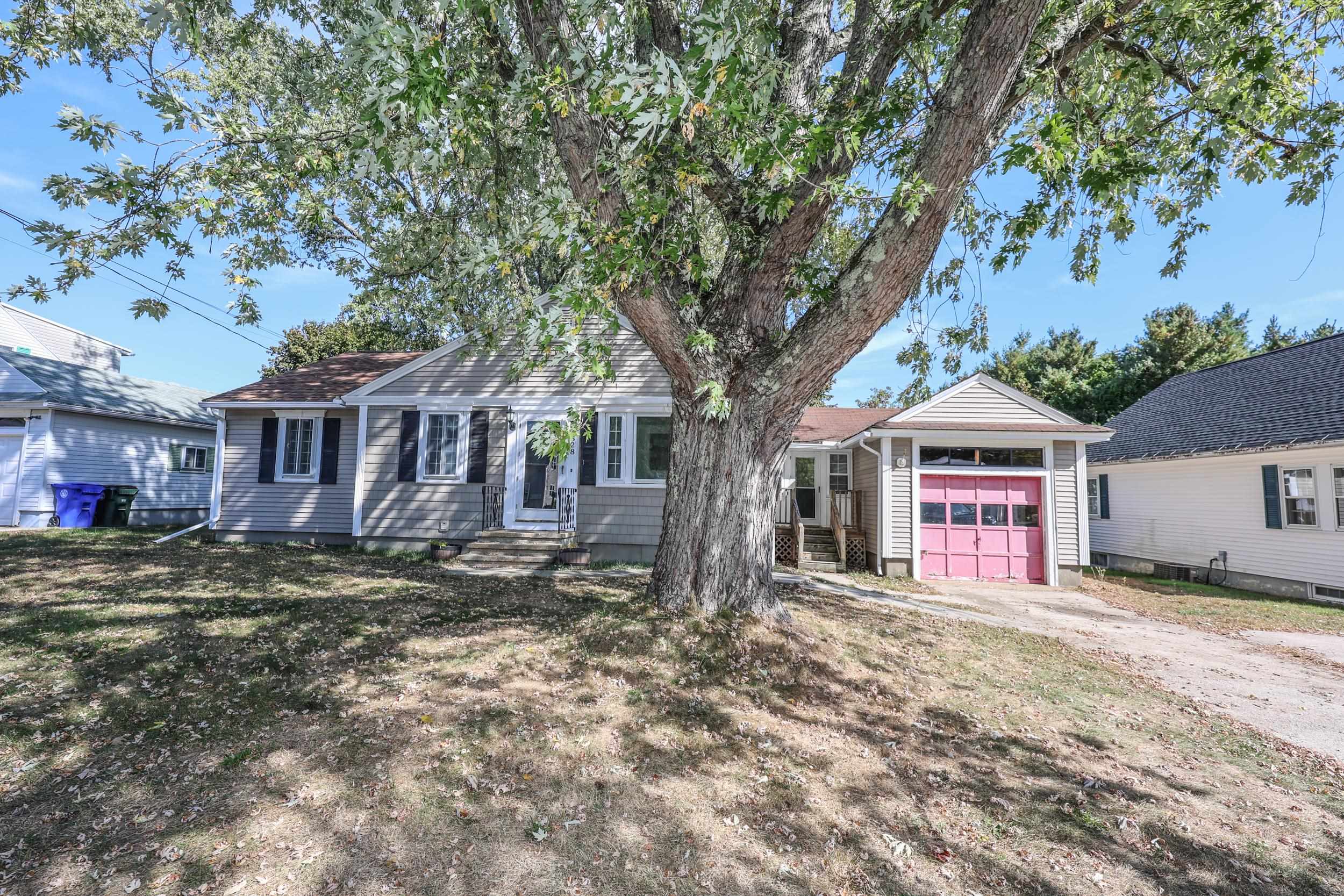 328 South Mammoth Road Manchester, NH 03109 - Photo 4 of 43