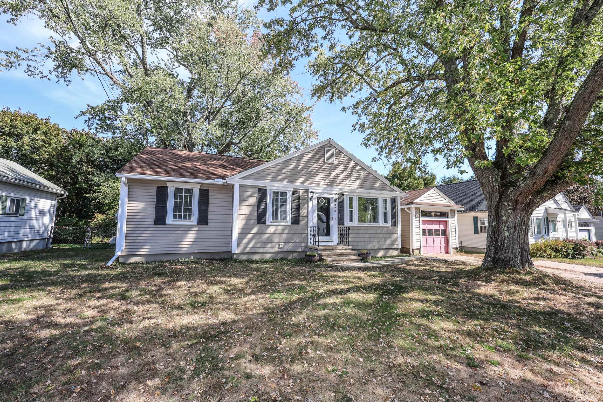 328 South Mammoth Road Manchester, NH 03109 - Photo 5 of 43