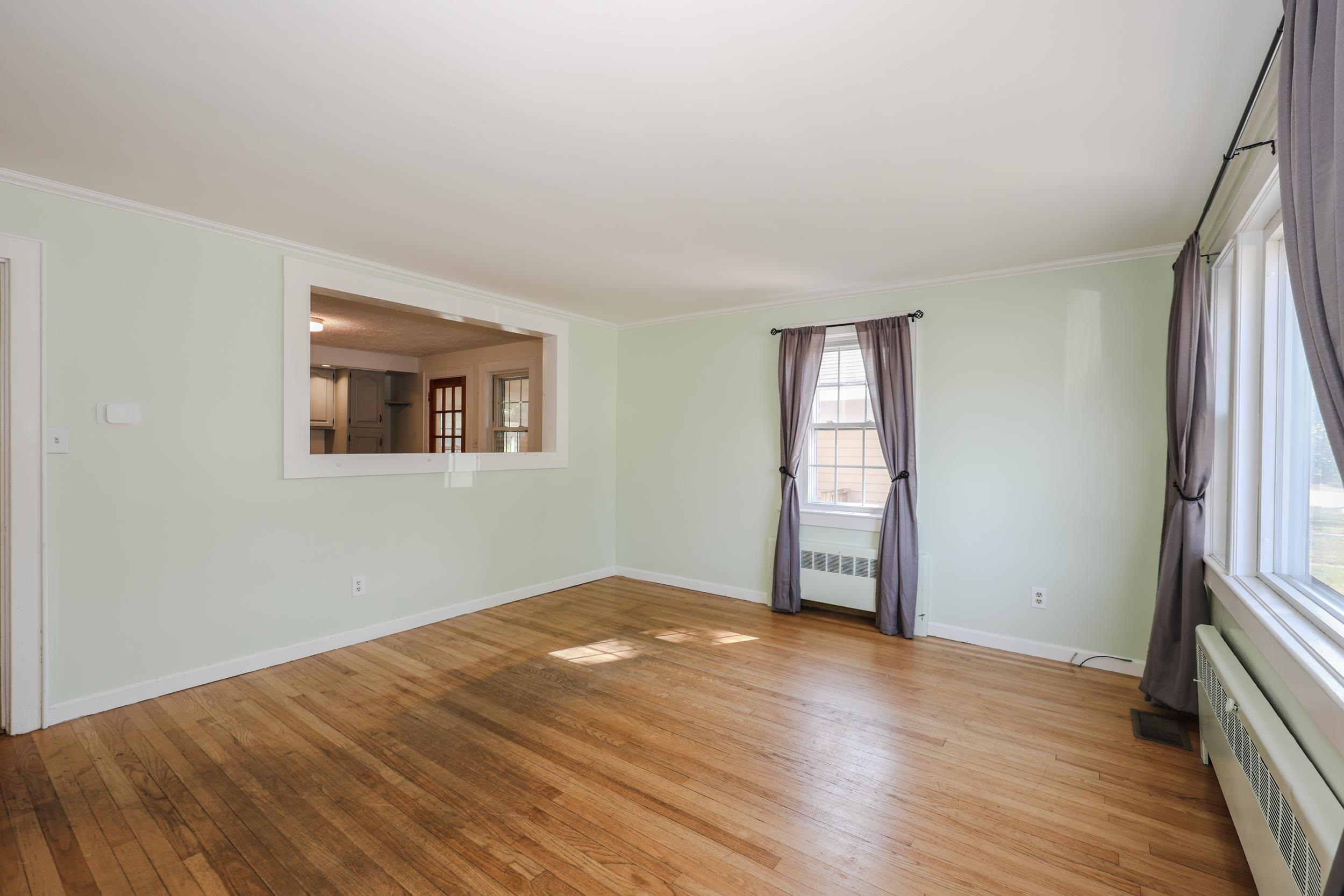328 South Mammoth Road Manchester, NH 03109 - Photo 7 of 43