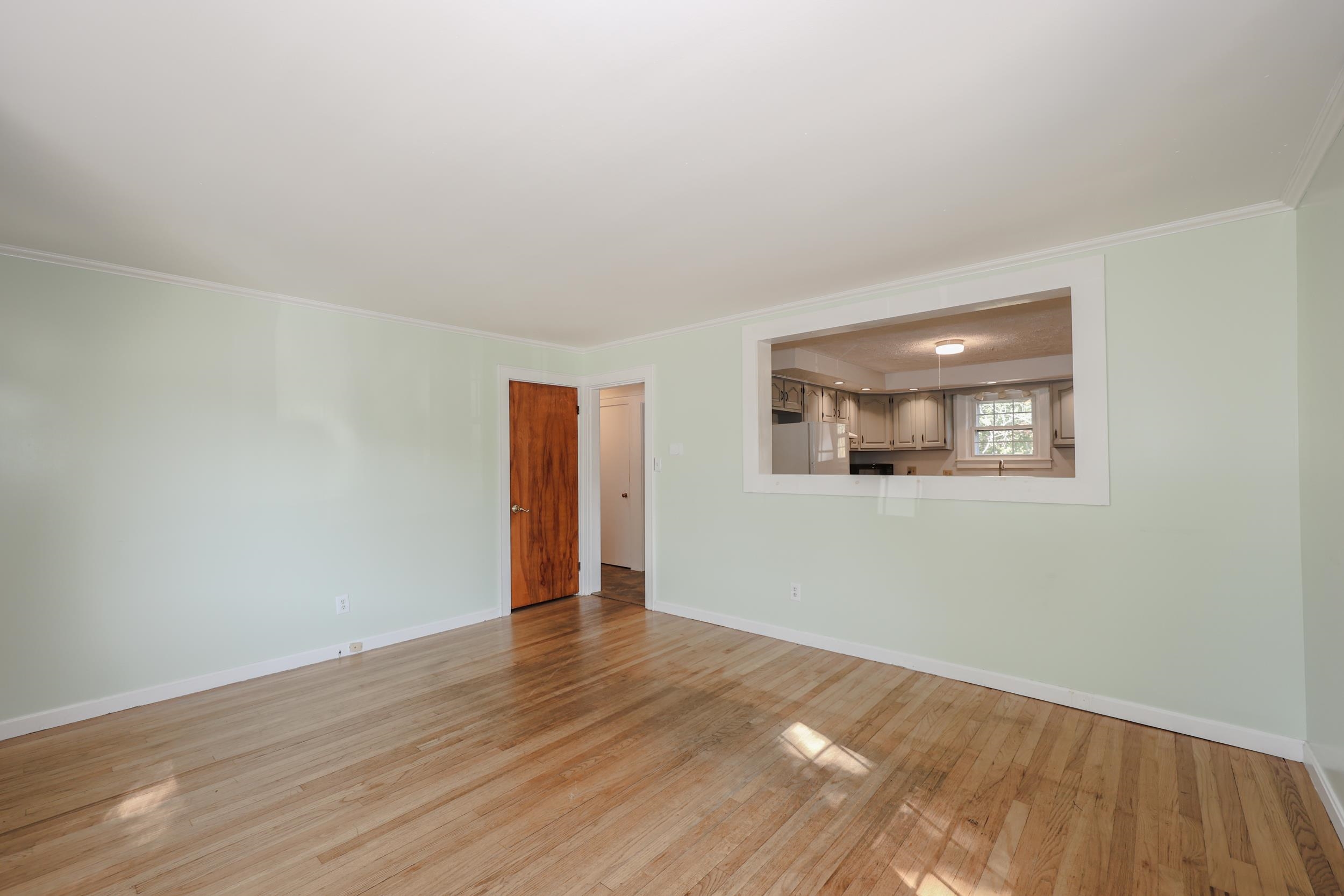 328 South Mammoth Road Manchester, NH 03109 - Photo 9 of 43