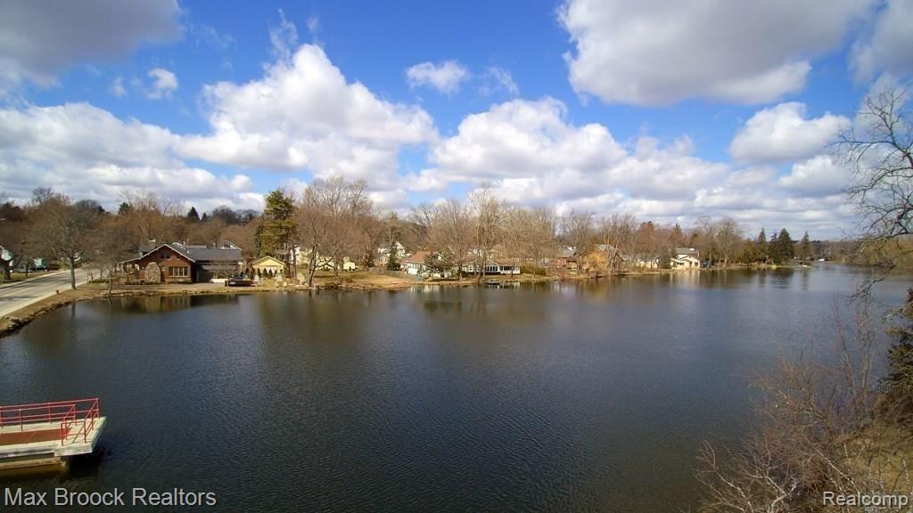 18 North Holcomb Road Clarkston, MI 48346 - Photo 17 of 55