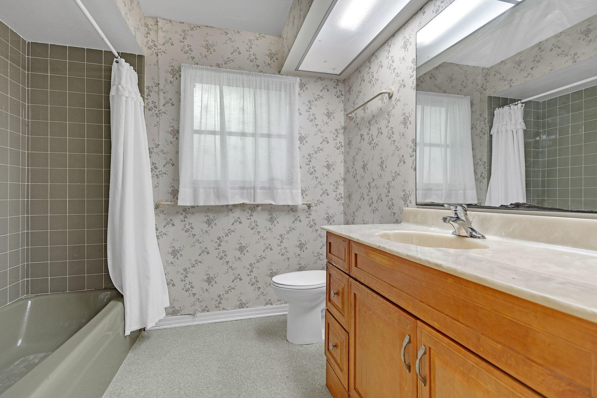 11 Middle Road Stuart, FL 34996 - Photo 16 of 21 11_Middle_Rd_Stuart_FL_34996_USA-Bathroo