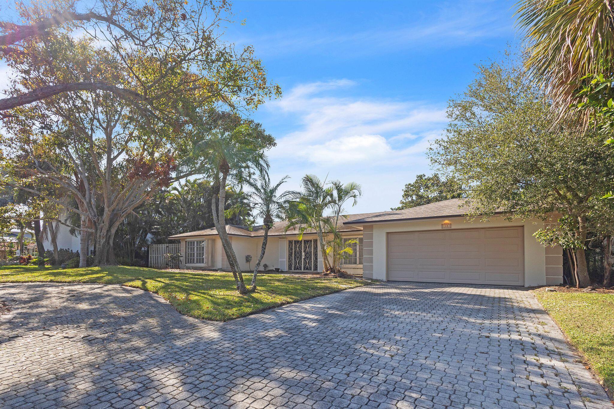 11 Middle Road Stuart, FL 34996 - Photo 2 of 21 11_Middle_Rd_Stuart_FL_34996_USA-Exterio