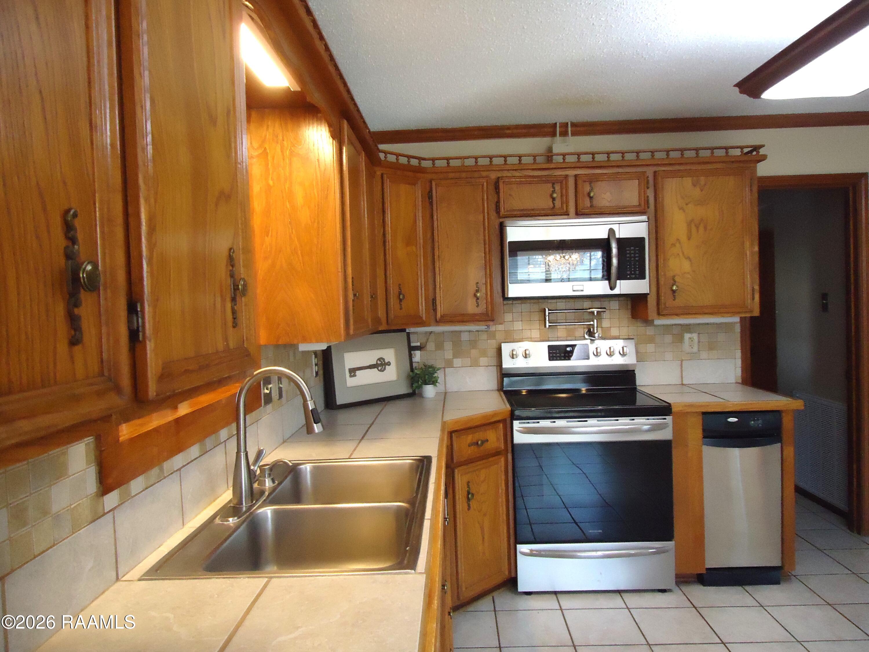 101 Rue Beau Soleil Broussard, LA 70518 - Photo 7 of 27