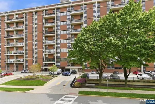 $299,000 | 4 Horizon Road, Unit G10, Fort Lee, NJ 07024