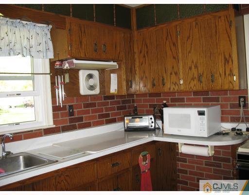 27 Burnham Road East Brunswick, NJ 08816 - Photo 2 of 10